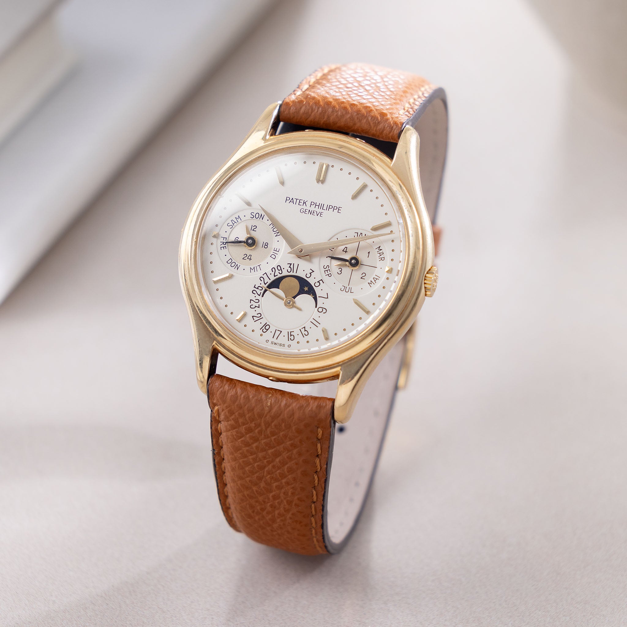Patek Philippe Perpetual Calendar 3940J Zweite Serie mit Papiere