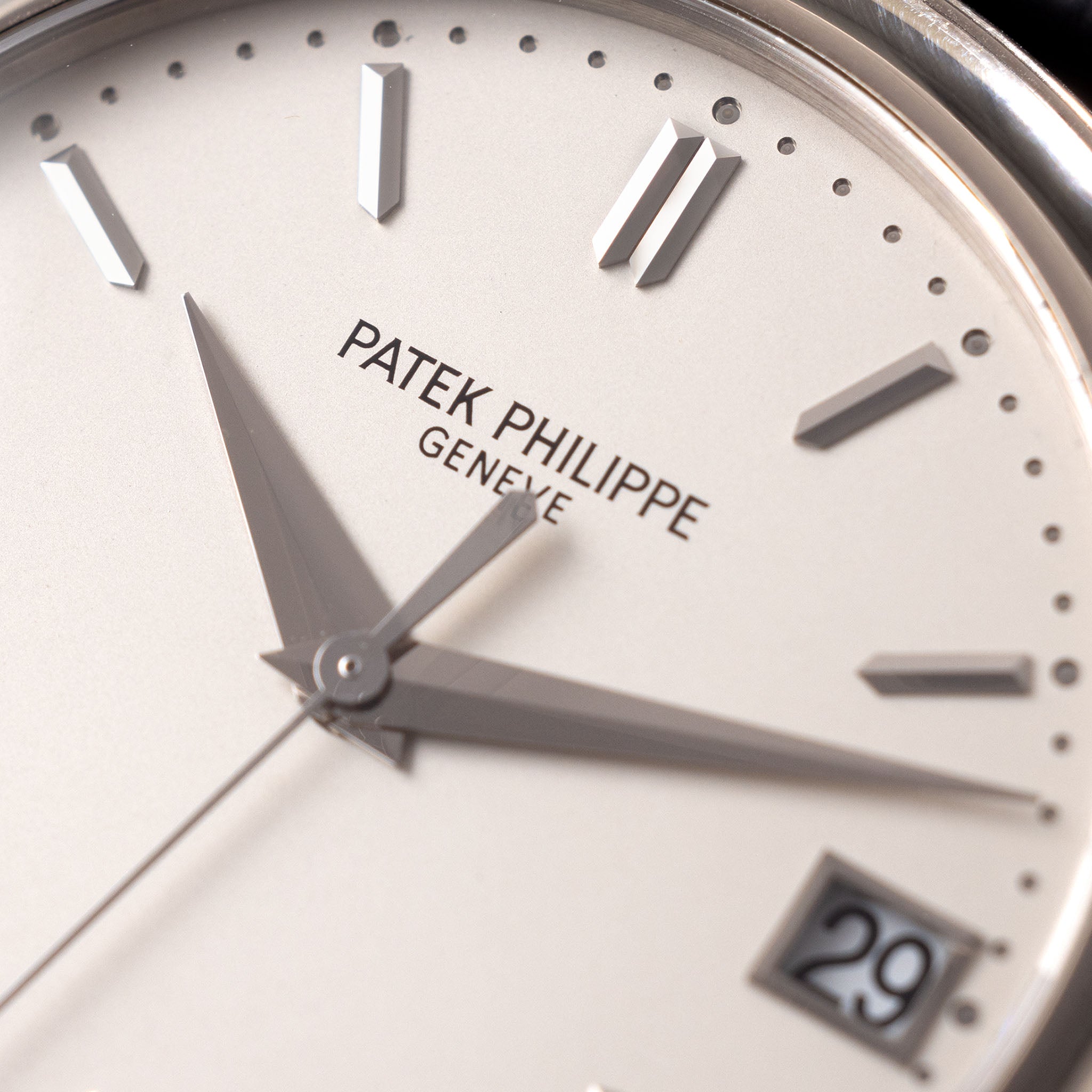 Patek Philippe Calatrava "Grand Taile" Weißgold mit Box und Papiere Ref 5127G