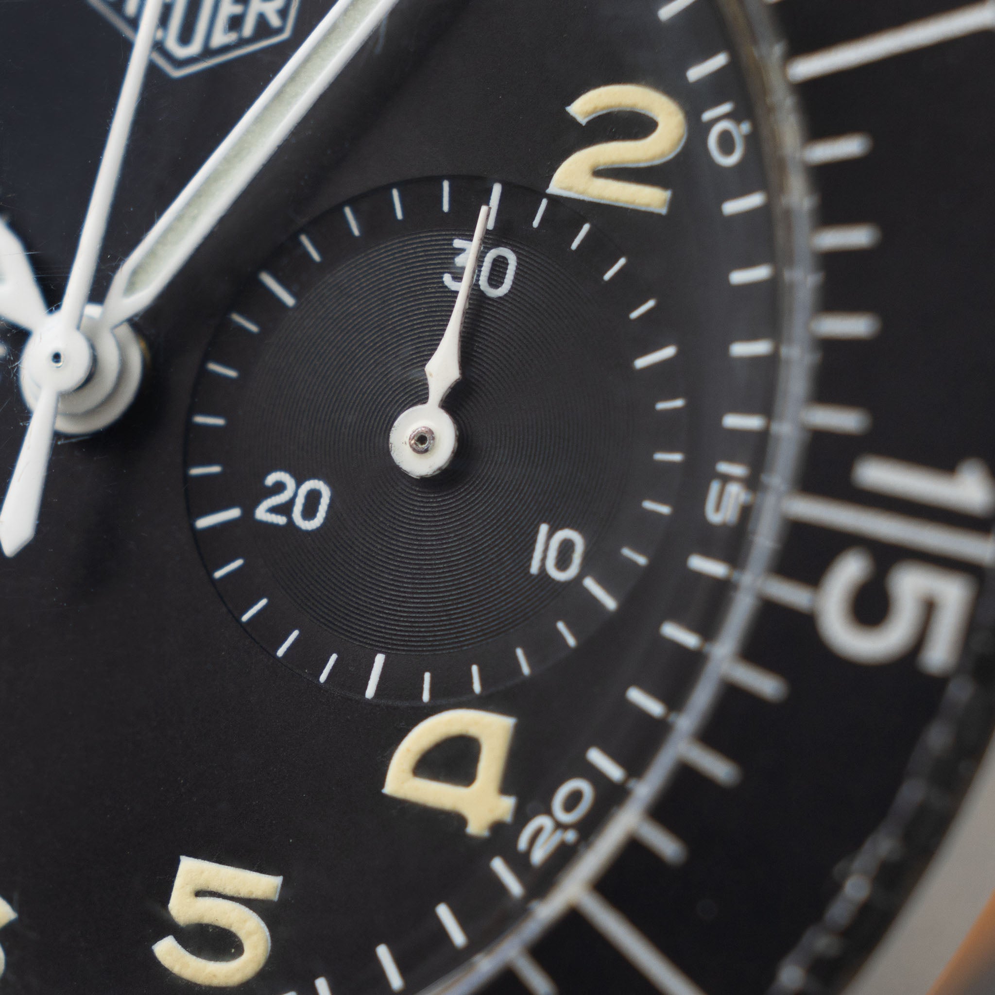 Heuer Bundeswehr Chronograph Referenz 1550SG mit "Small-T" Zifferblatt