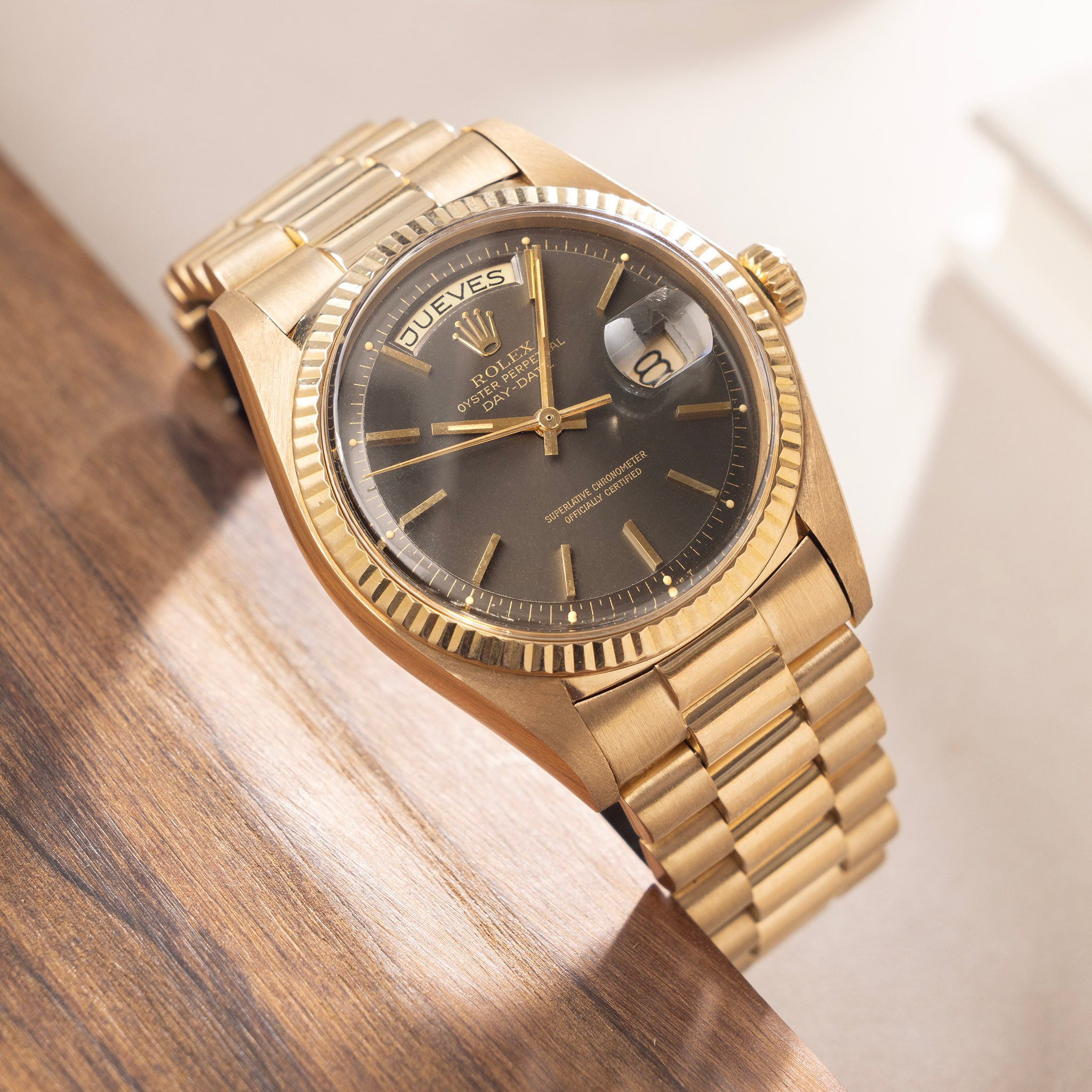 Rolex Day-Date 1803 Stilvolles warmgraues Soleil-Zifferblatt