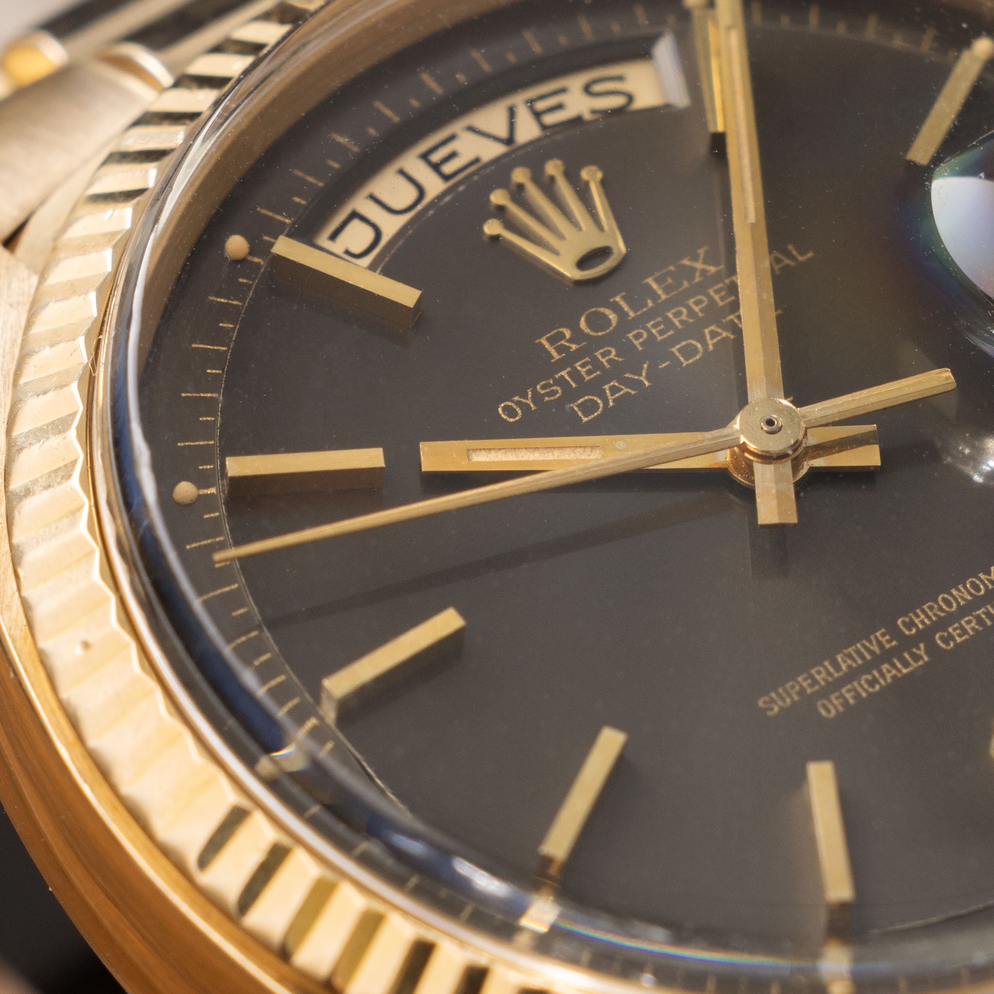 Rolex Day-Date 1803 Stilvolles warmgraues Soleil-Zifferblatt