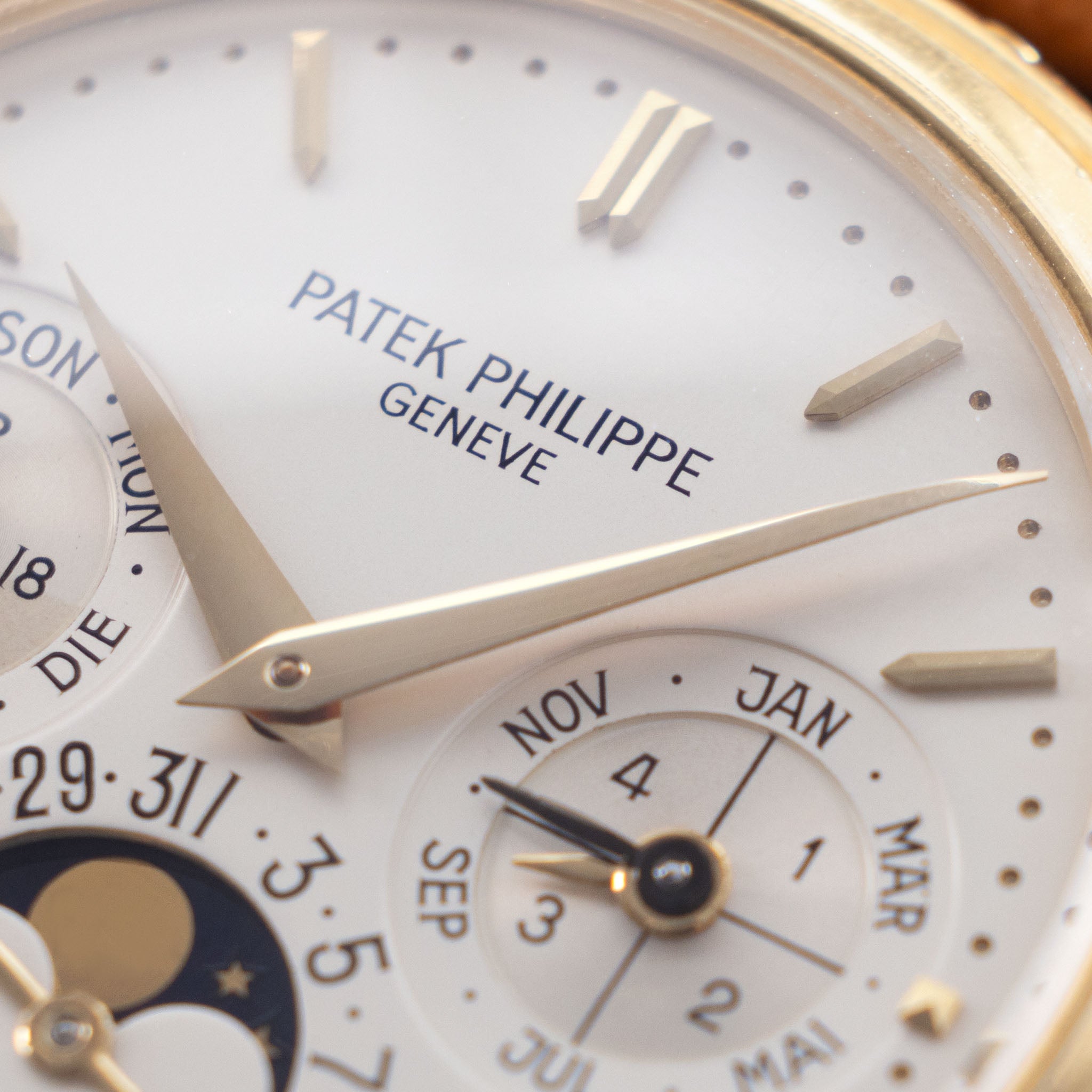Patek Philippe Perpetual Calendar 3940J Zweite Serie mit Papiere