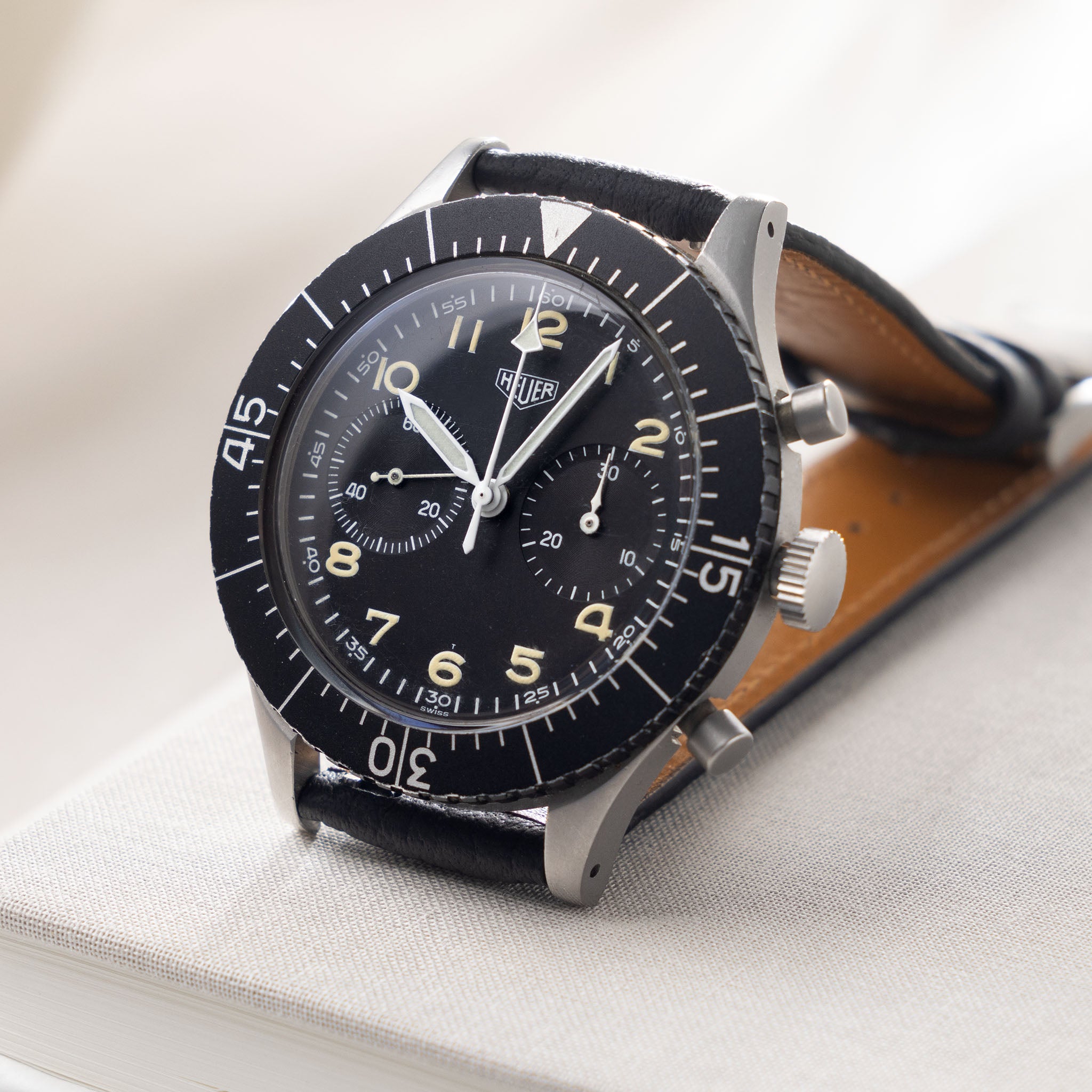 Heuer Bundeswehr Chronograph Referenz 1550SG mit "Small-T" Zifferblatt