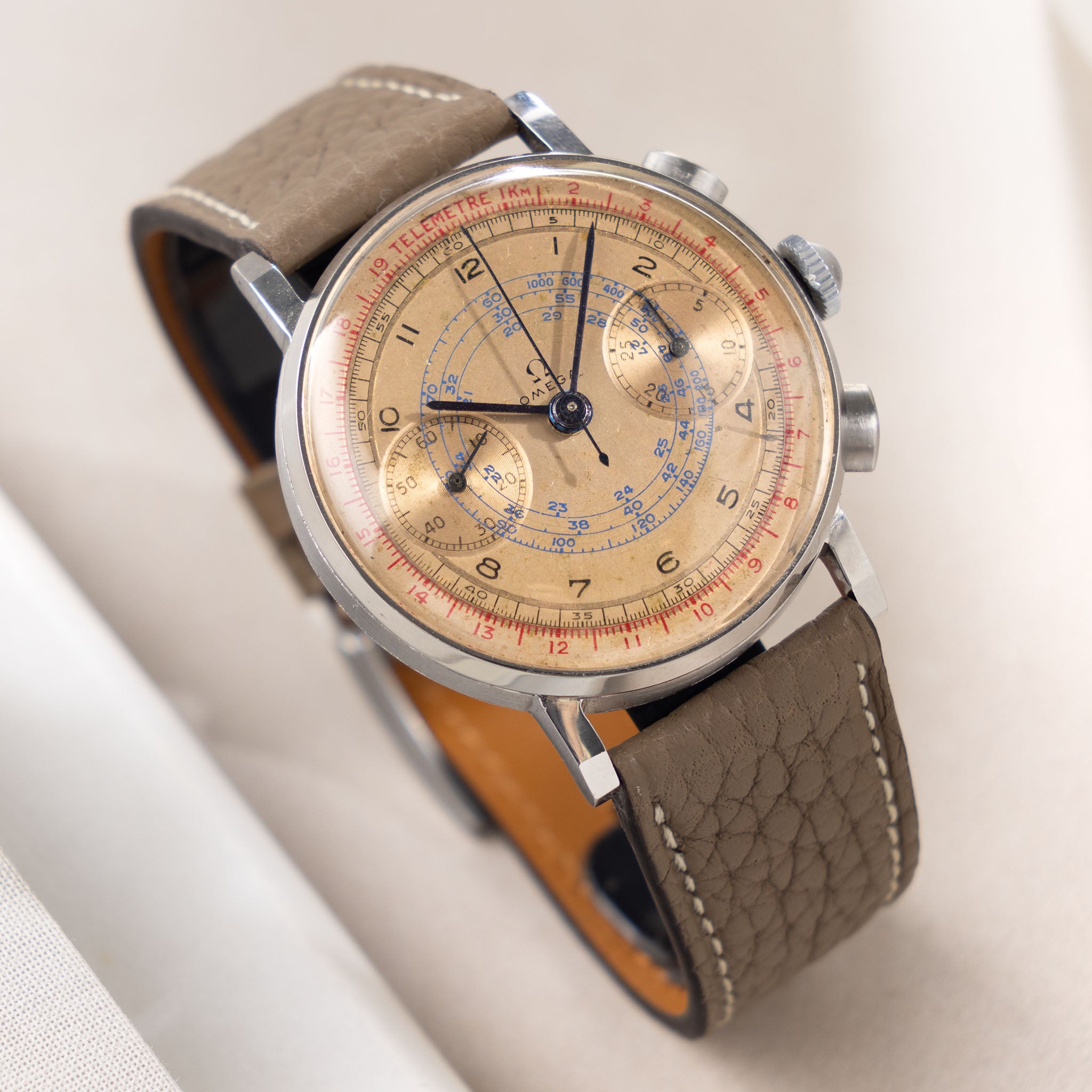 Omega Chronograph Salmon Dial Calibre 33.3