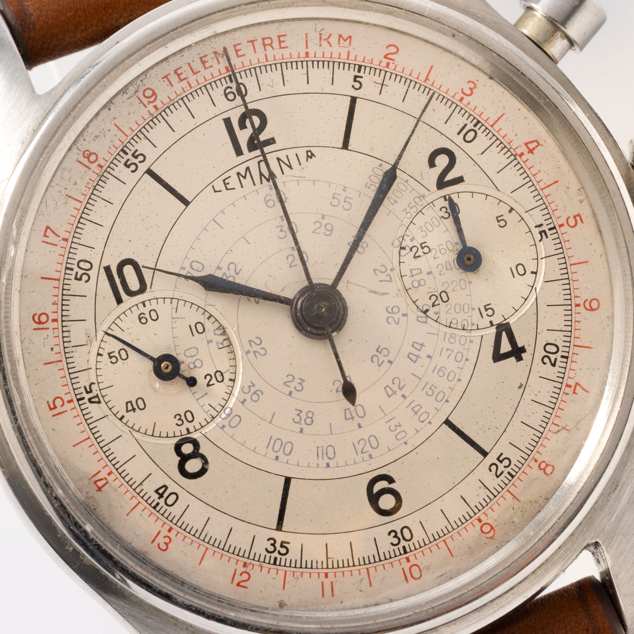 Lemania Oversized Step Case Chronograph mit 4 farbigem Zifferblatt