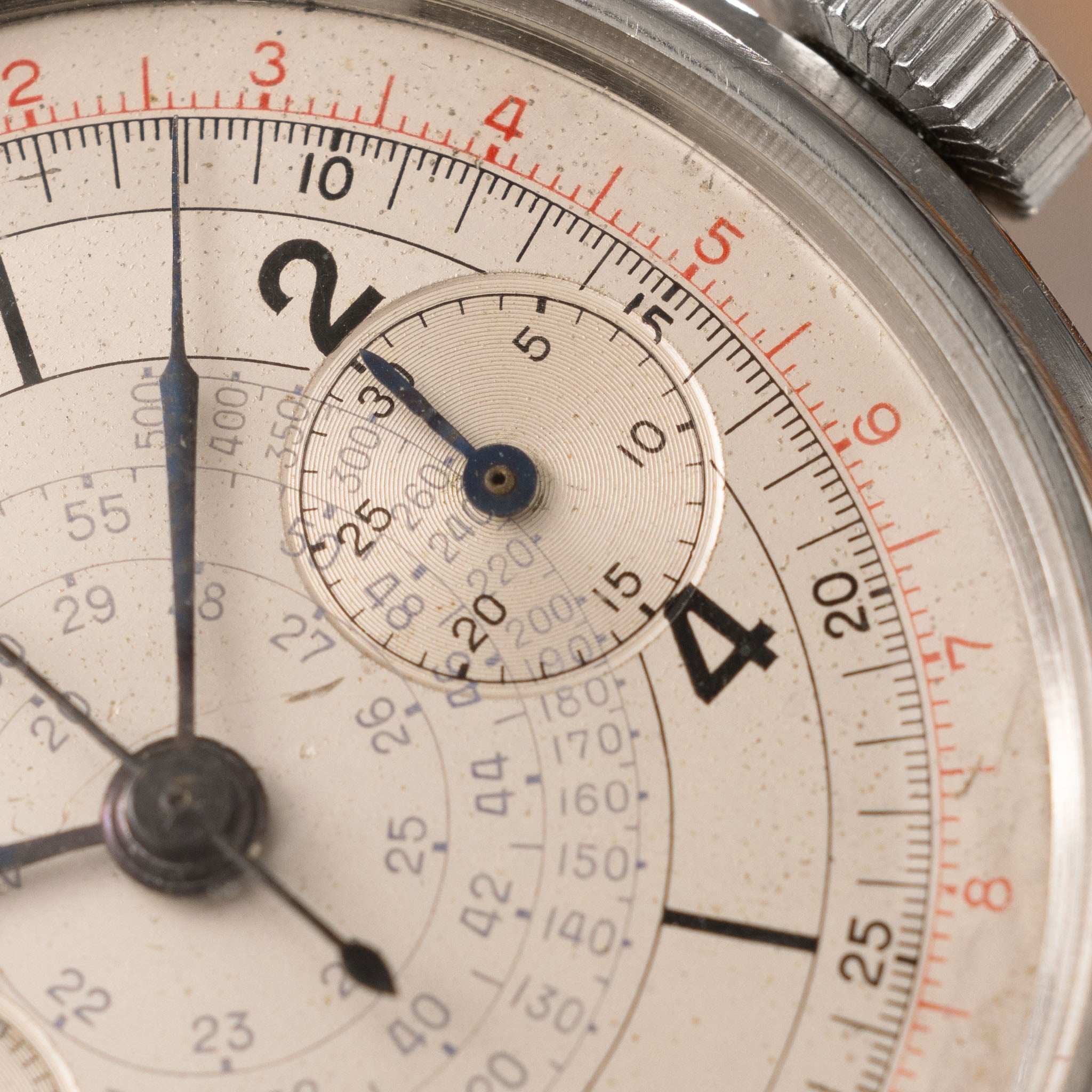 Lemania Oversized Step Case Chronograph mit 4 farbigem Zifferblatt