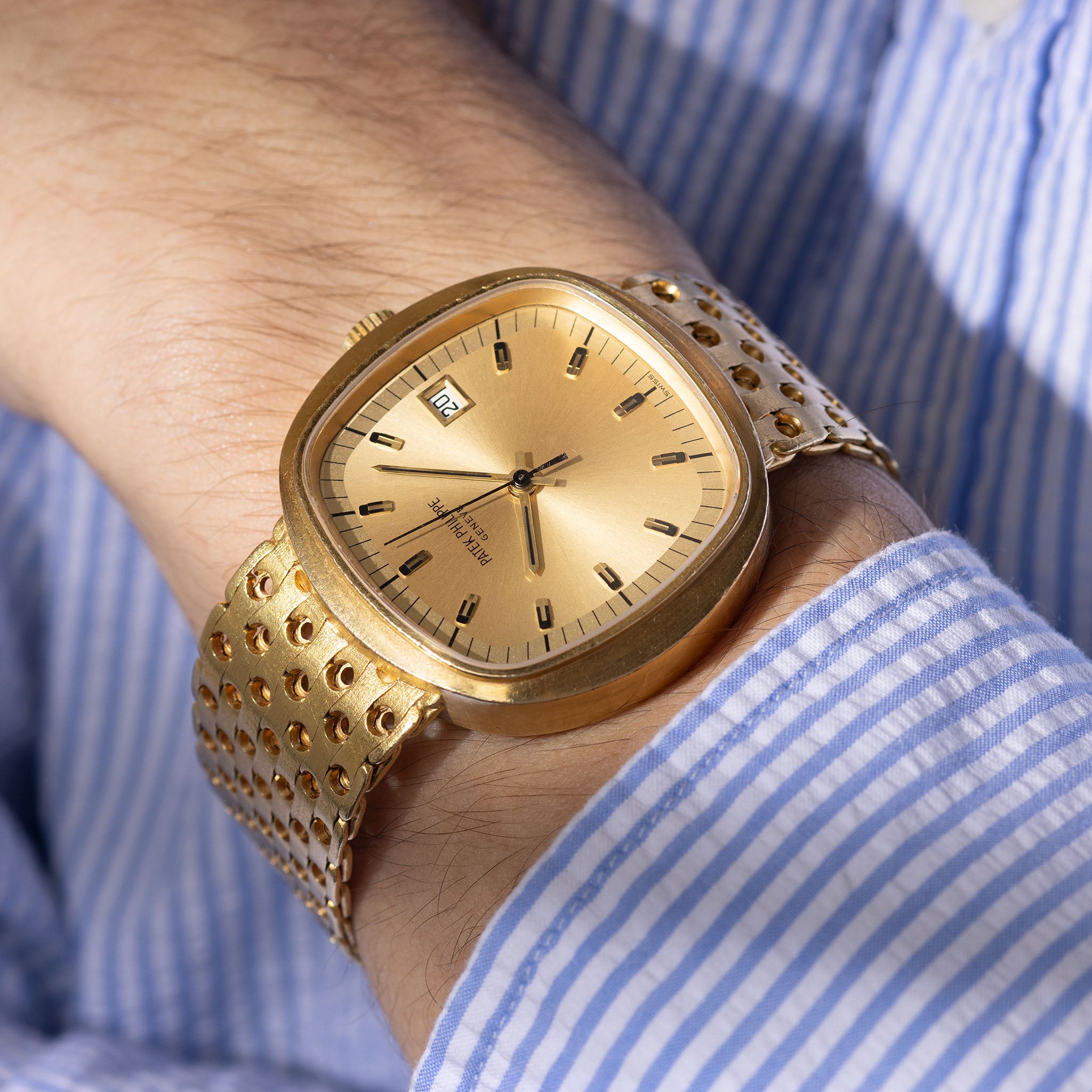 Patek Philippe Beta 21 18 Karat Gelbgold TV Gehäuse mit integriertem Armband Referenz 3587