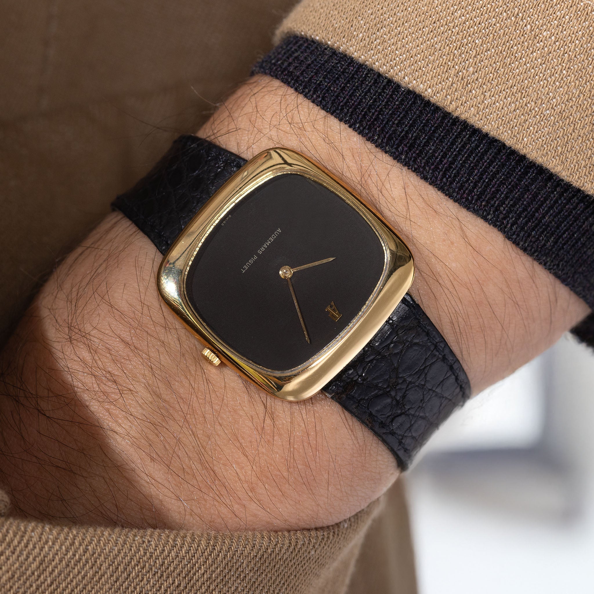 Audemars Piguet "Coussin " 18 k yellow gold Dresswatch “ultra thin “