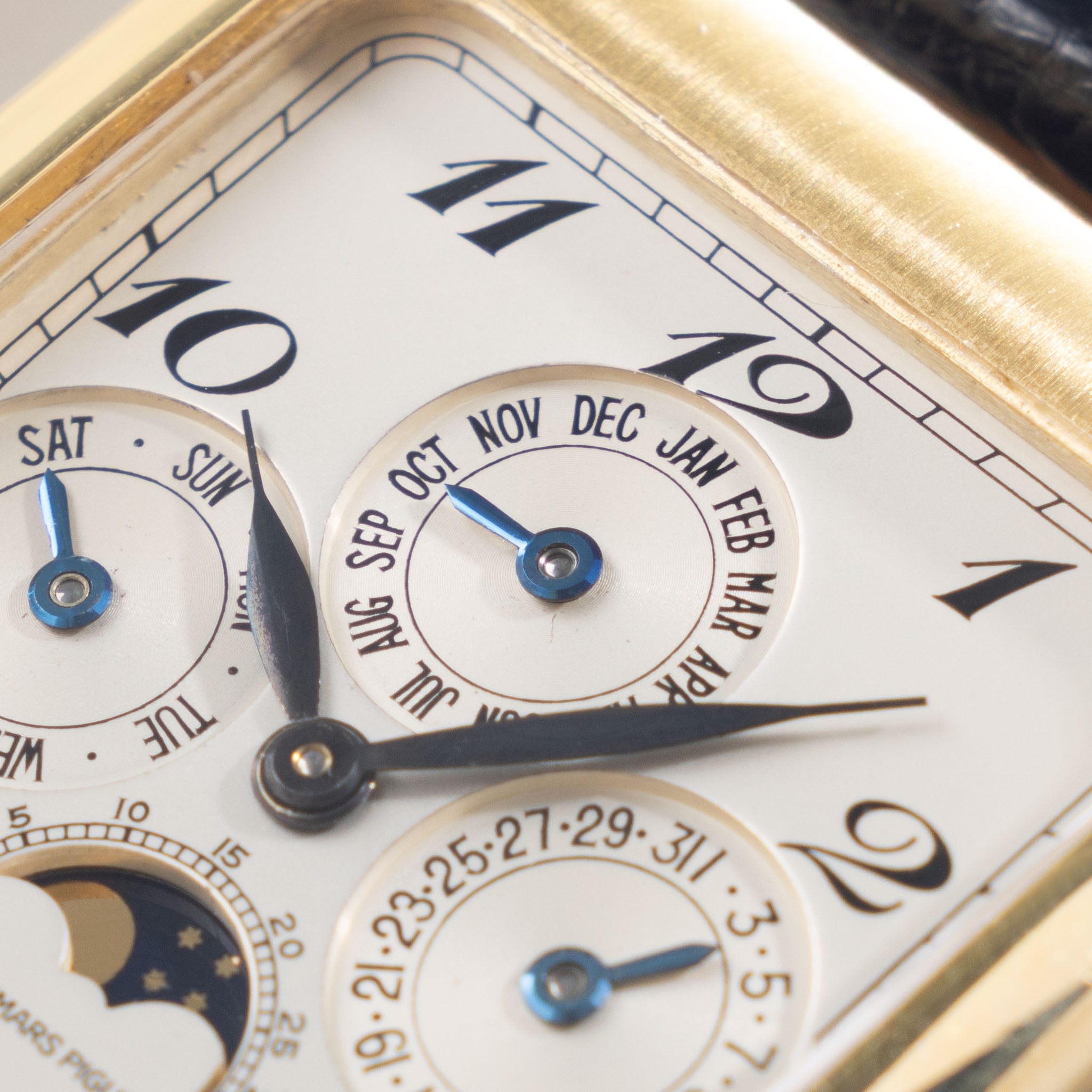 Audemars Piguet Quantième Perpetual Edward Piguet silver Dial ref 25682BA in 18 k yellow gold