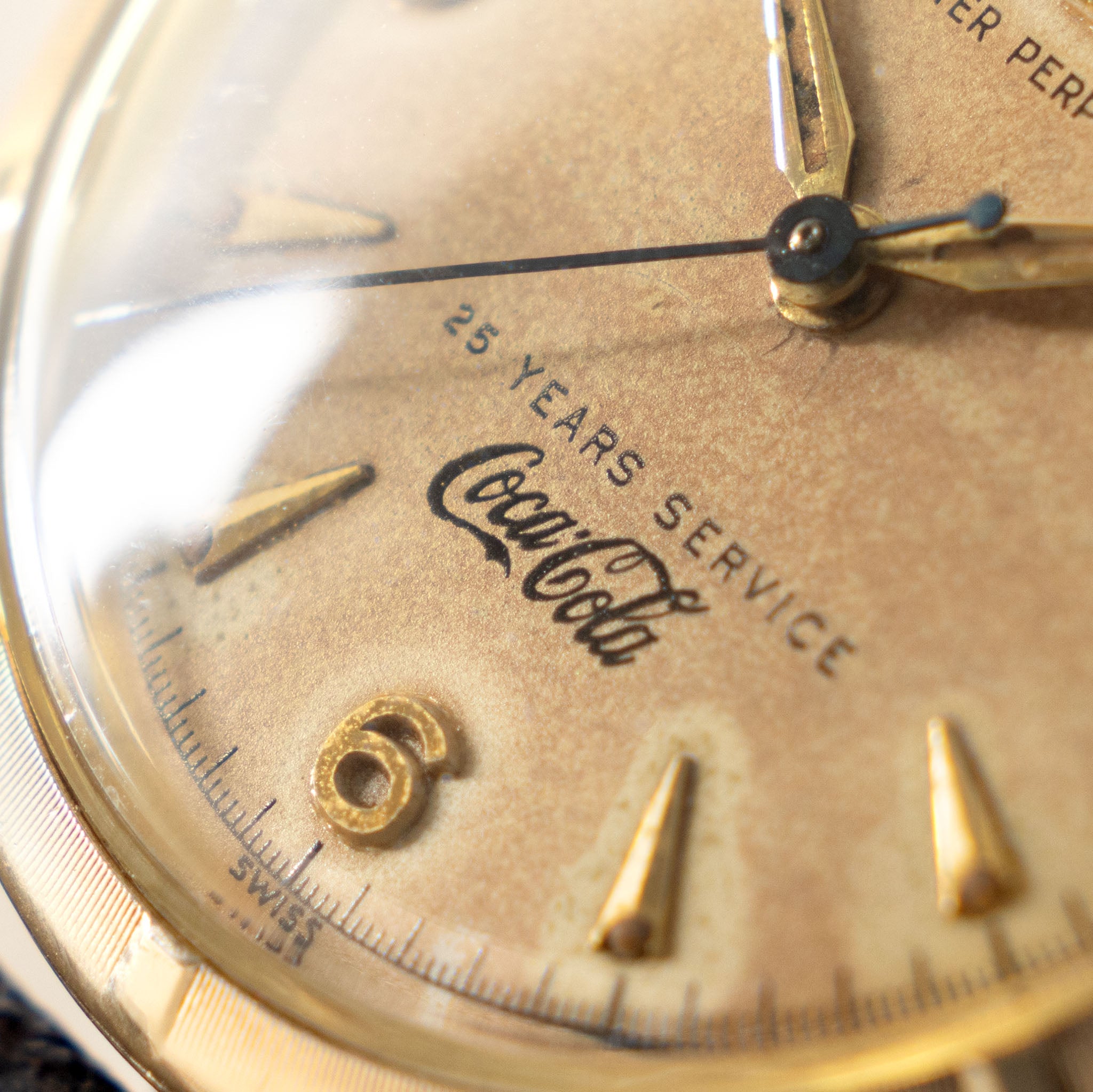 Rolex Oyster Perpetual "25 Year Coca Cola Service” Ref 6085 in 14 k Yellow Gold