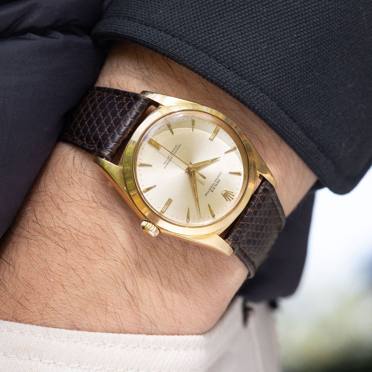 Rolex Oversized Oyster-Perpetual 1012 Silver Swiss Only Dial in 18k Yellow Gold - 36 mm