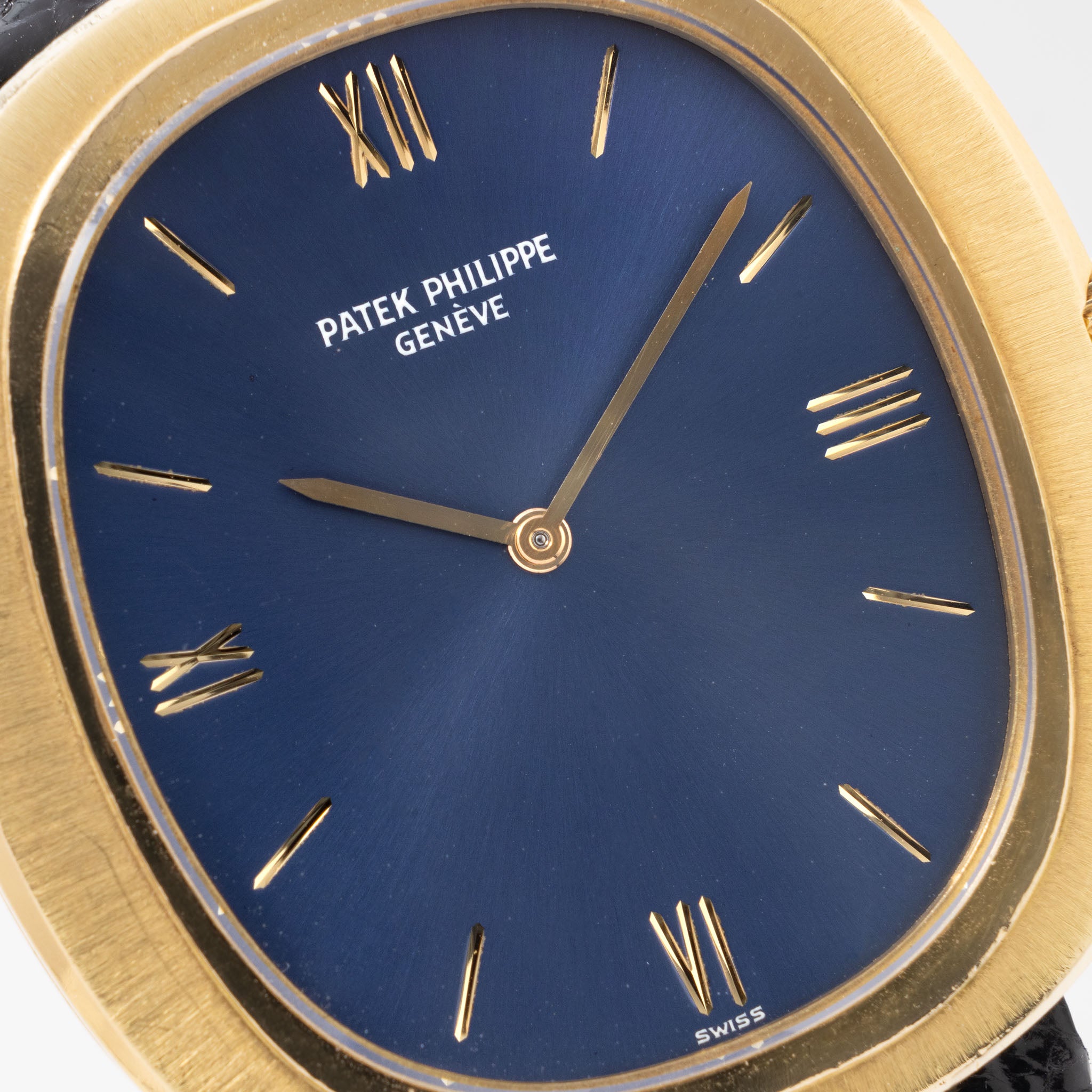Patek Philippe Ellipse Referenz 3589 Gelbgold mit blauem Soleil Zifferblatt