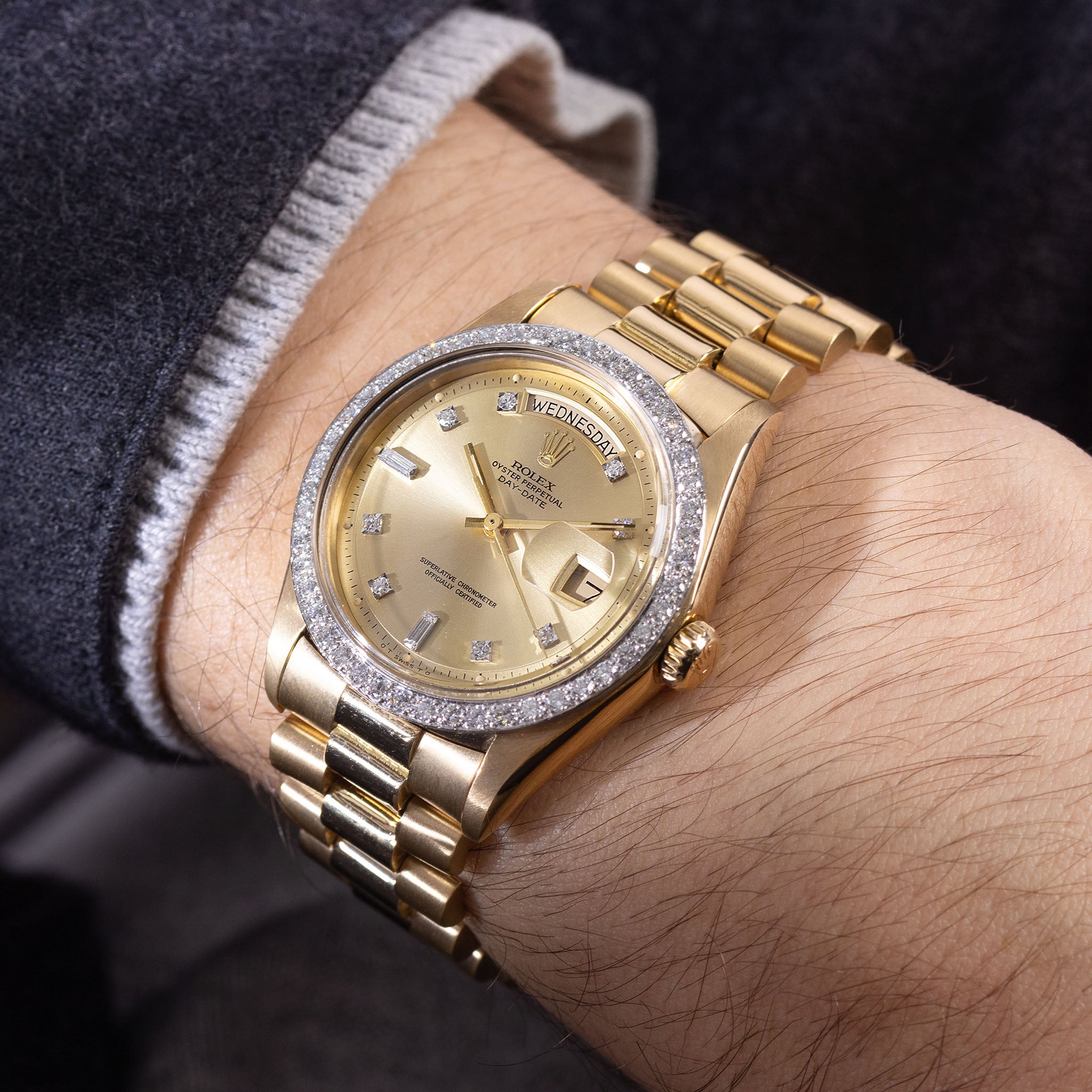 Rolex Day-Date Referenz 1804 mit Champagner Zifferblatt in 18 Karat Gelbgold und originalem Diamantenbesatz