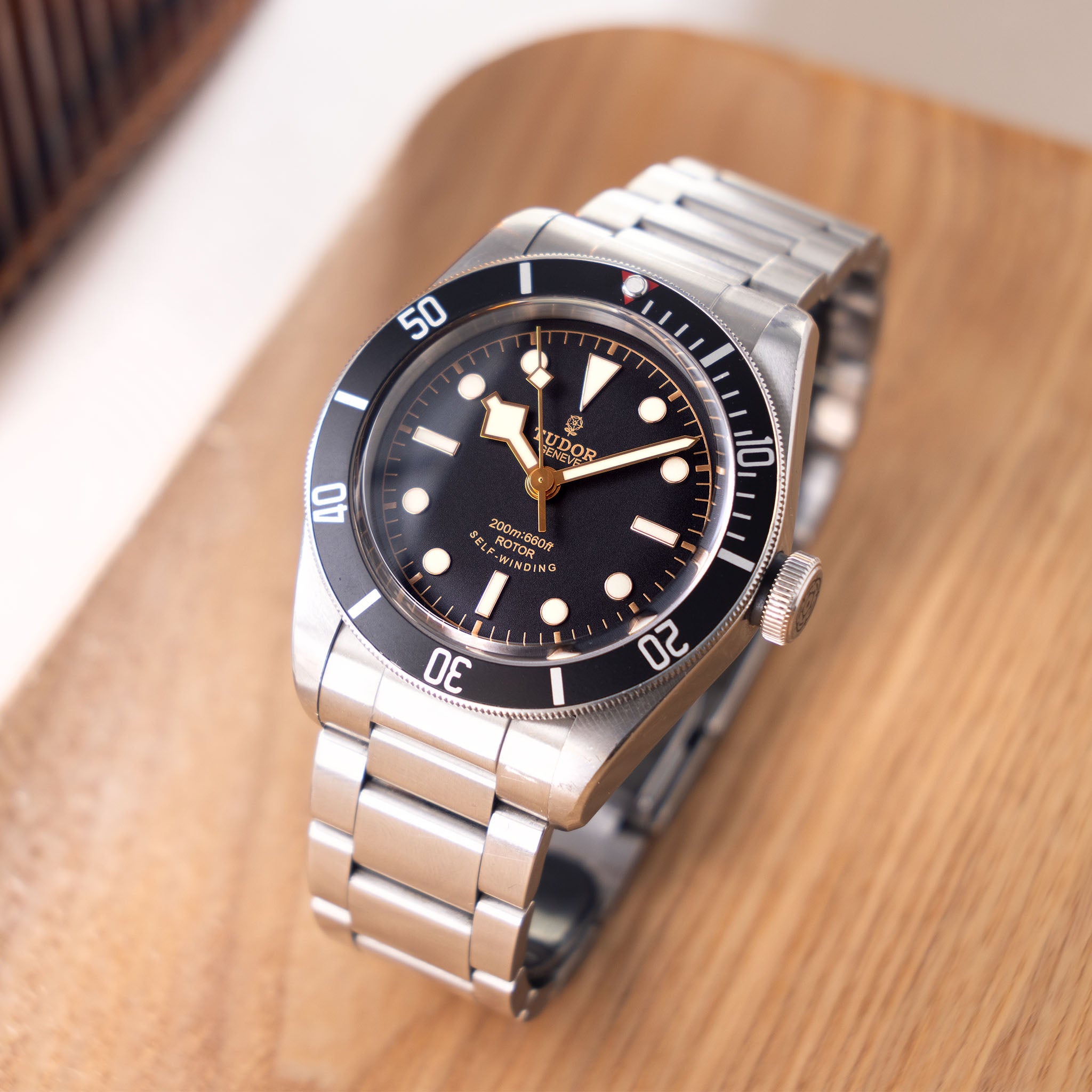 Tudor eta sale