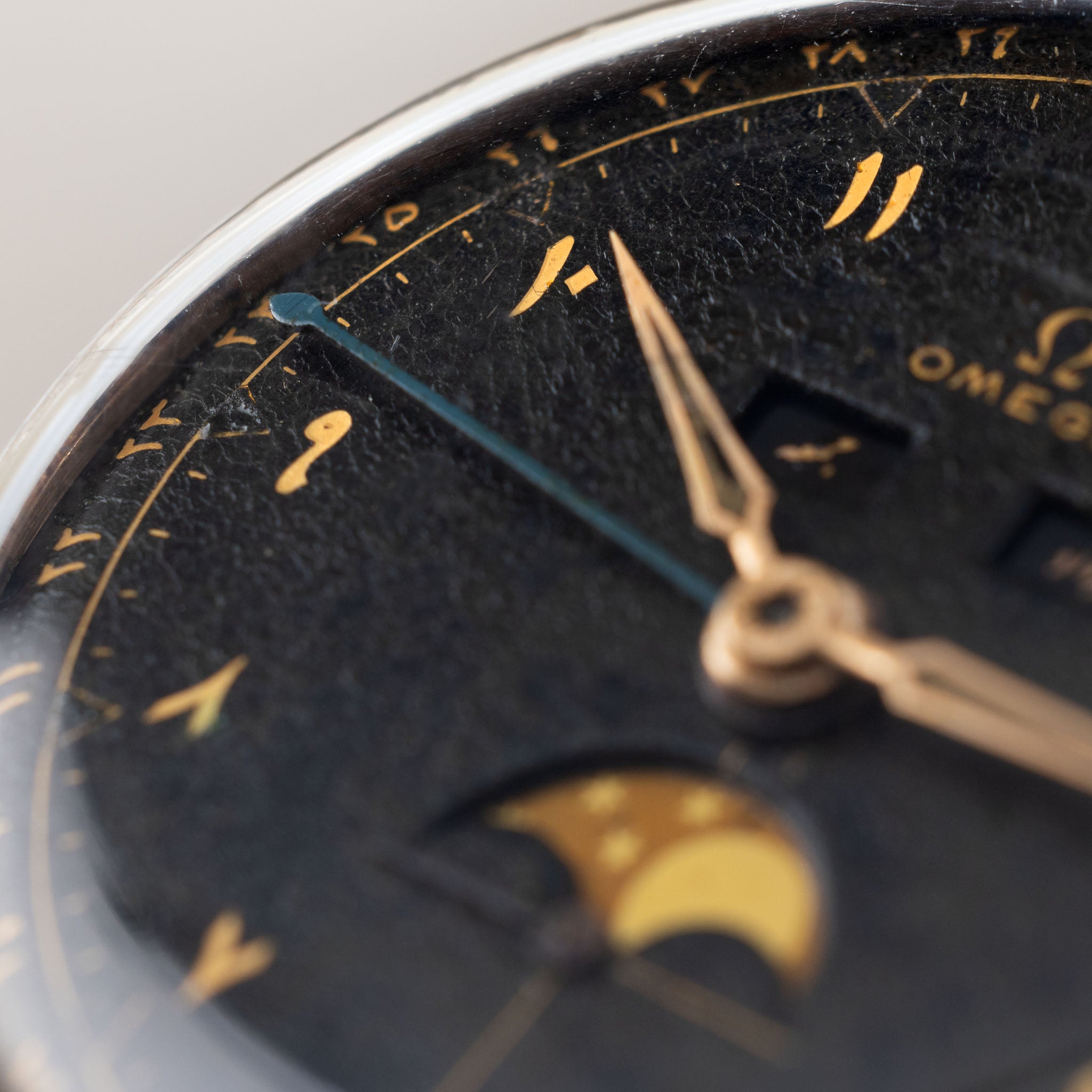 Omega Cosmic Triple Date Calendar Referenz 2606-8 mit Farsi Zifferblatt in Rotgold