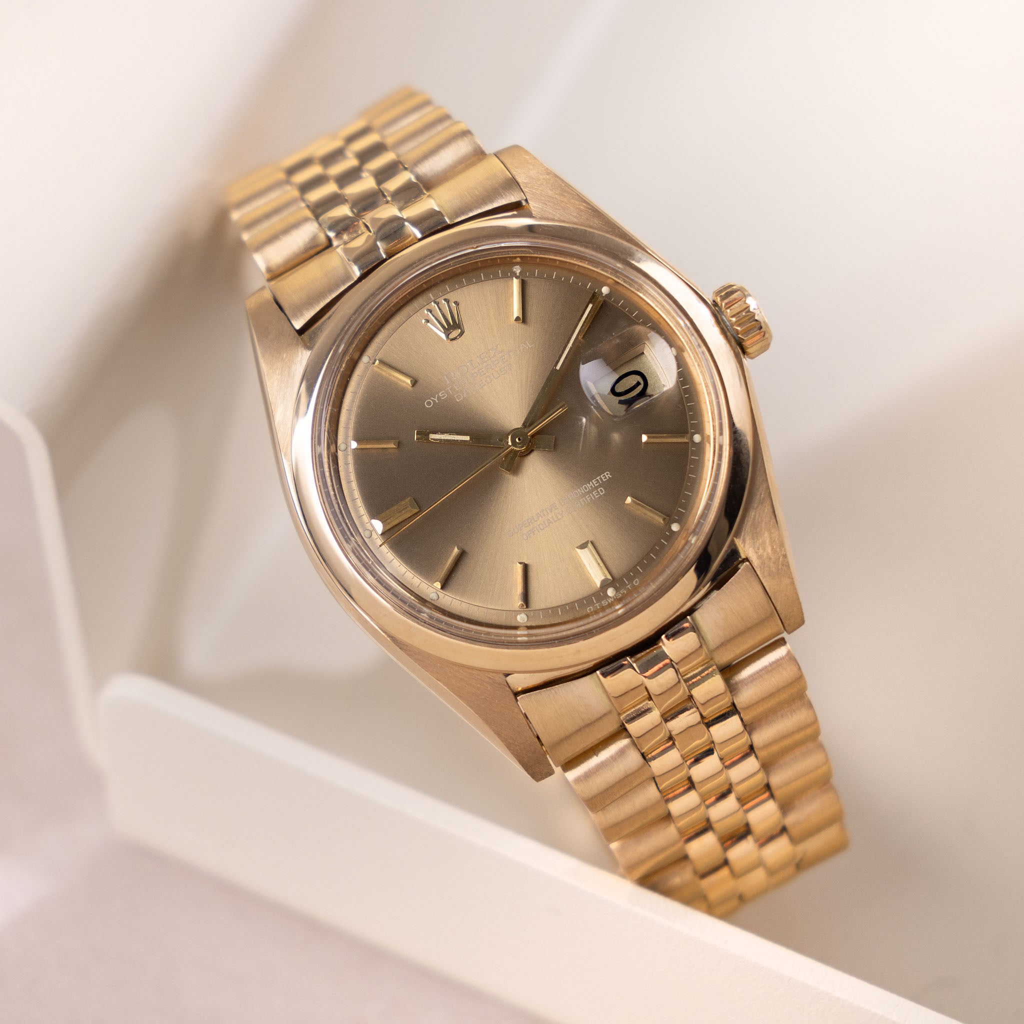 Rolex Datejust Referenz 1600/8 mit Cappuccino Zifferblatt in 18 Karat Gold