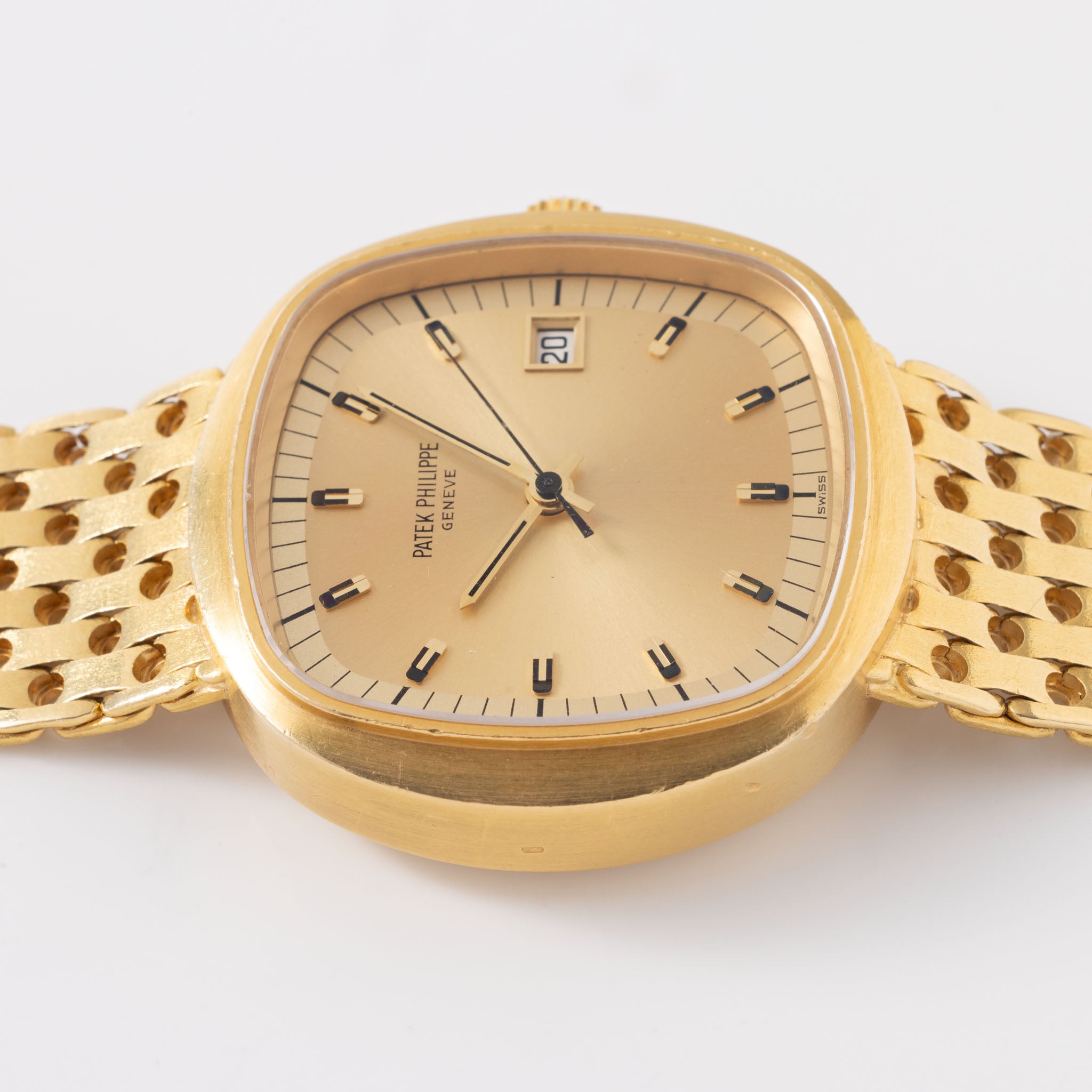 Patek Philippe Beta 21 18 Karat Gelbgold TV Gehäuse mit integriertem Armband Referenz 3587