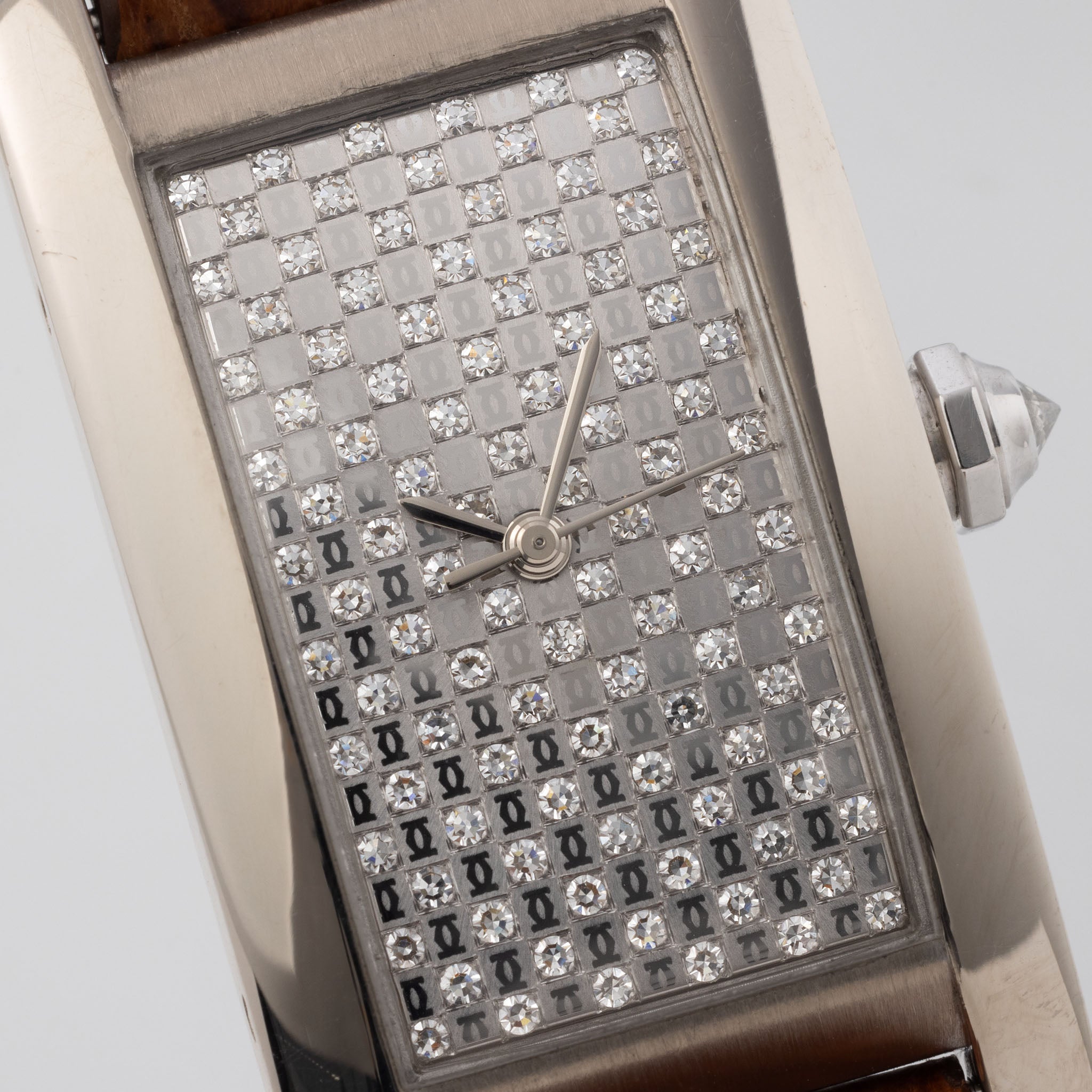Cartier Tank Américaine 18 Karat Weißgold Pavé Zifferblatt Referenz 2490