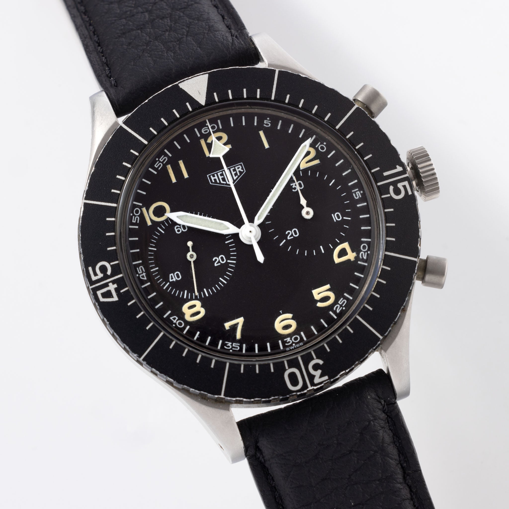 Heuer Bundeswehr Chronograph Referenz 1550SG mit "Small-T" Zifferblatt