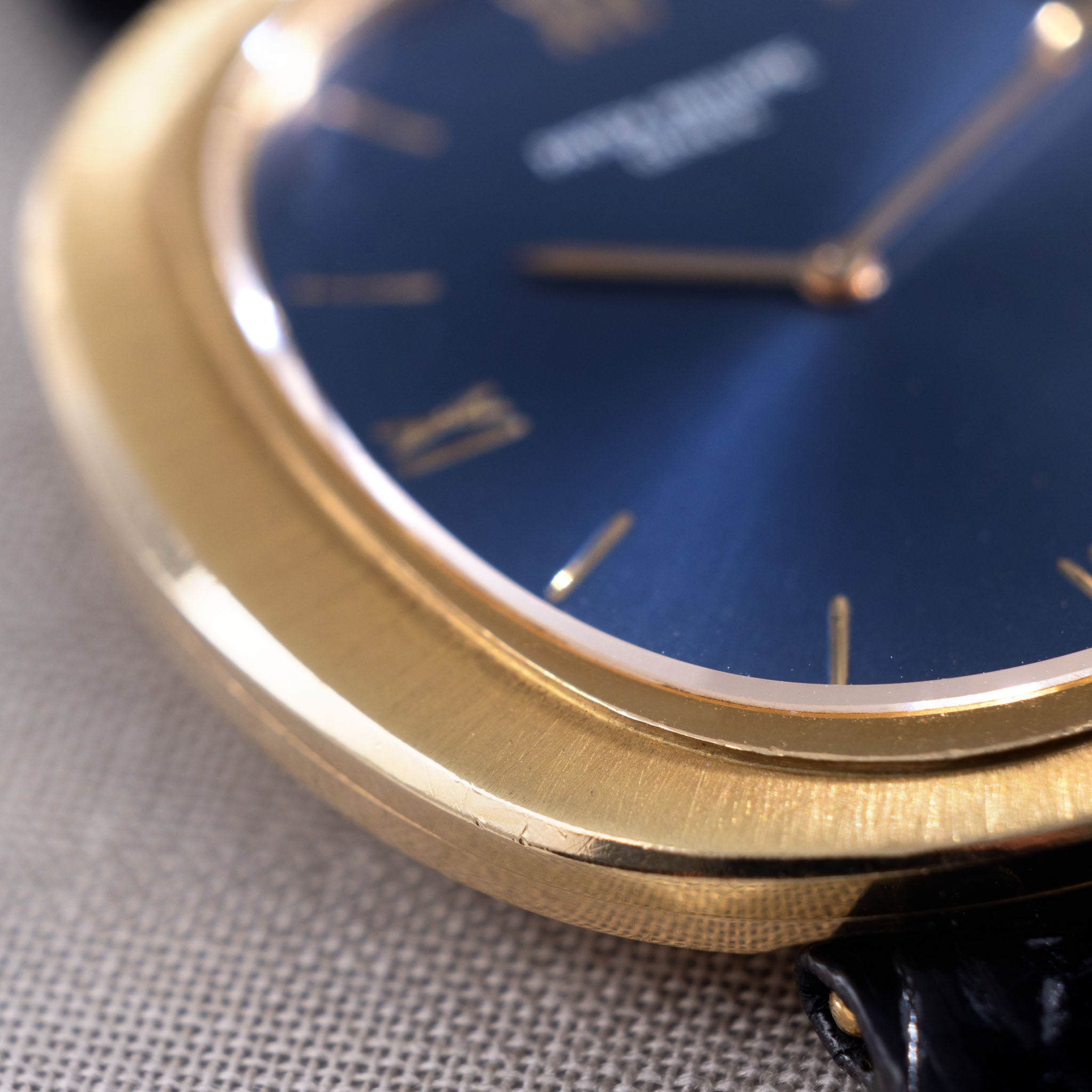 Patek Philippe Ellipse Referenz 3589 Gelbgold mit blauem Soleil Zifferblatt
