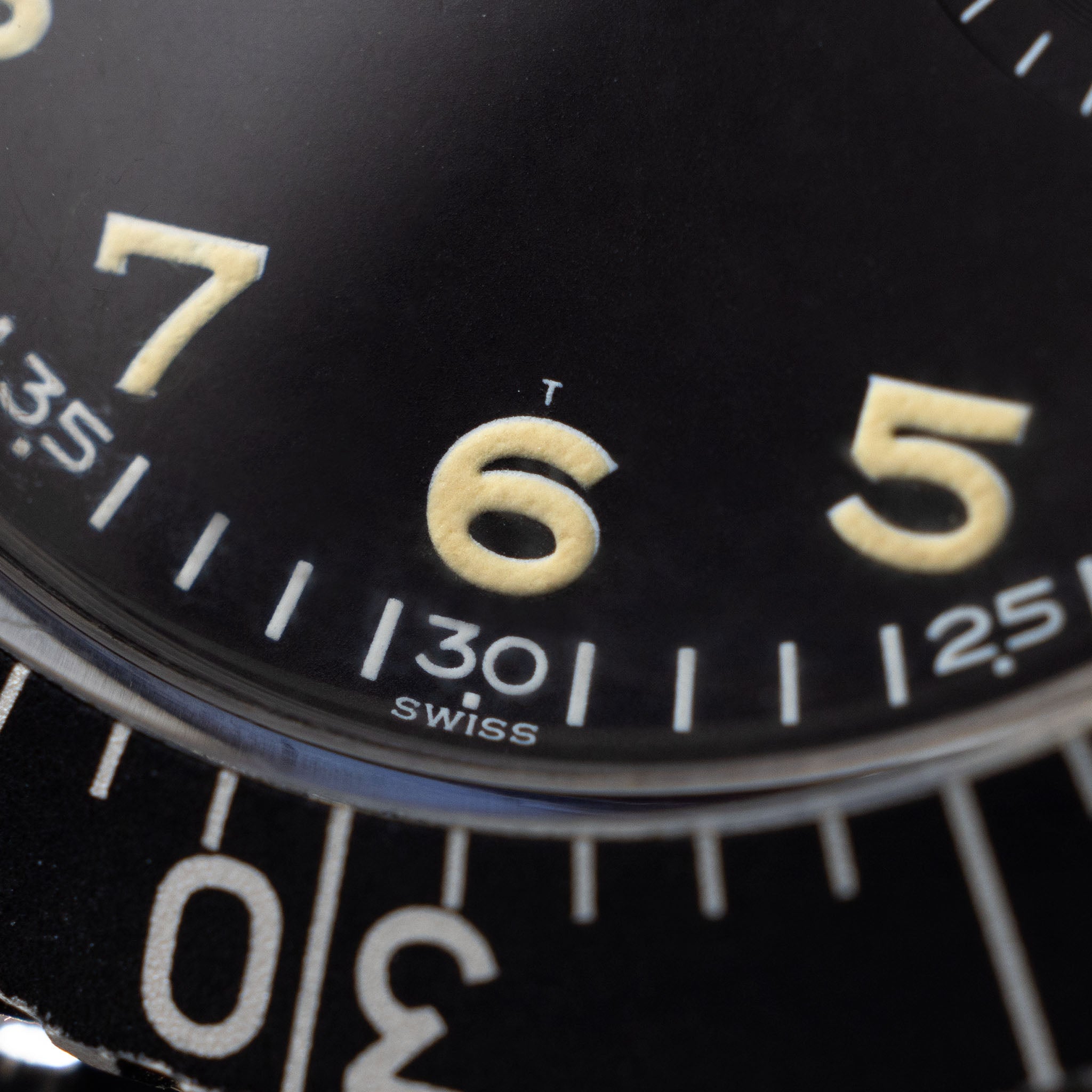 Heuer Bundeswehr Chronograph Referenz 1550SG mit "Small-T" Zifferblatt