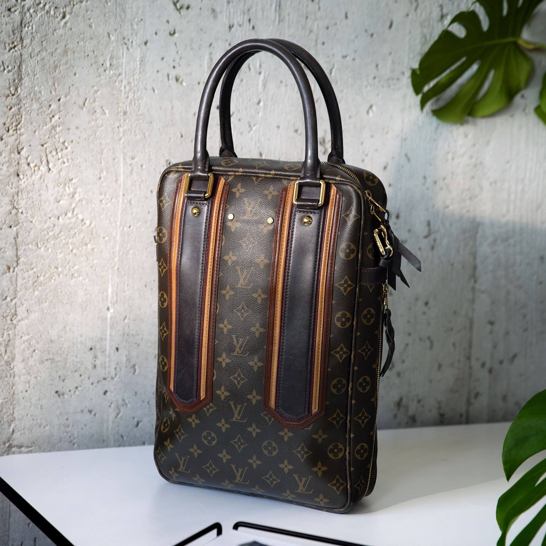 Louis Vuitton Monogram Bequia Porte Document Vertical Tasche