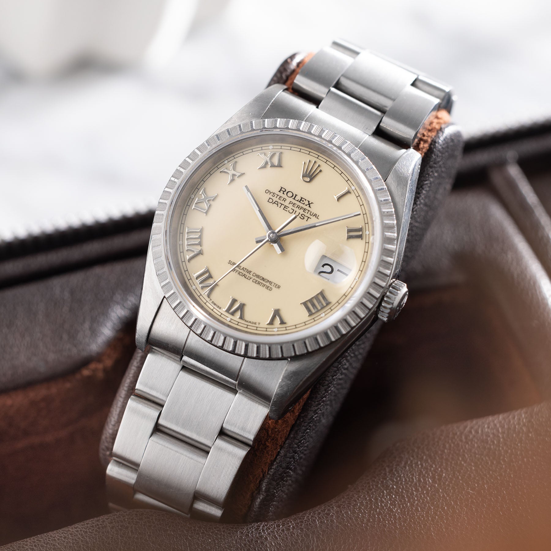 ROLEX DATEJUST 16220 Cremefarbenes Zifferblatt Box und Papiere
