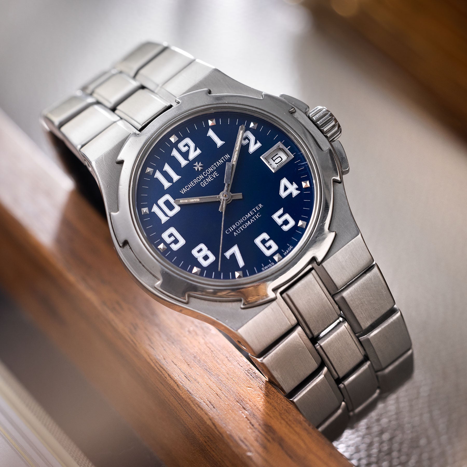 Vacheron Constantin Overseas 42042 Seltenes Military Blaues Zifferblatt