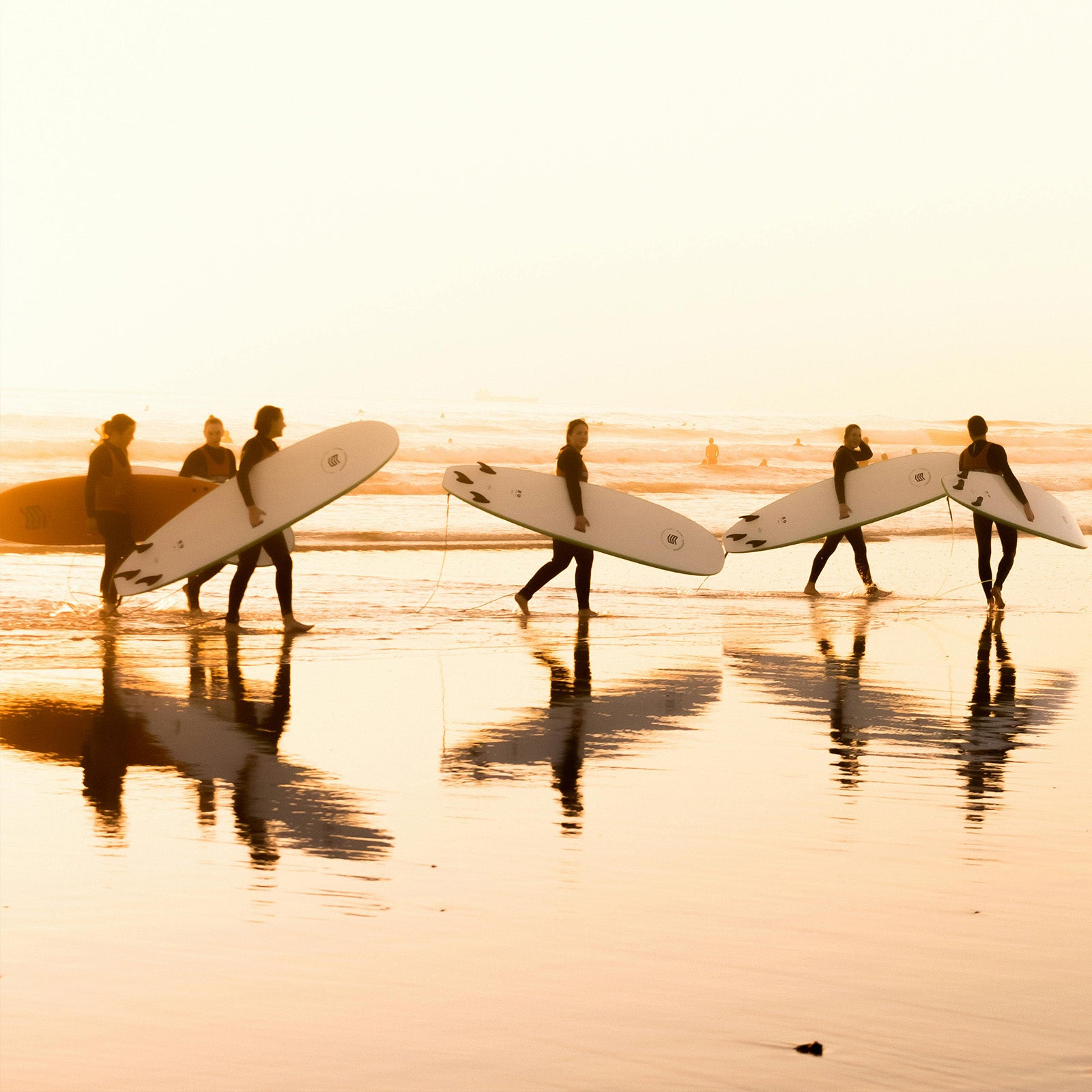 santa_monica_beach_surfers