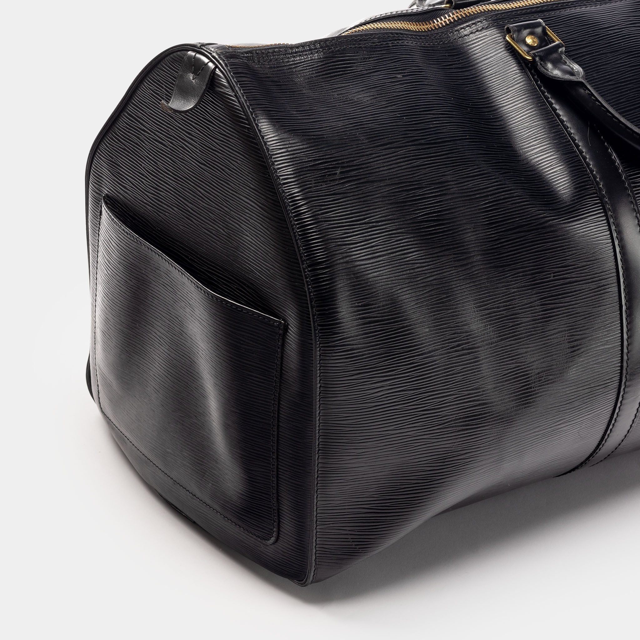 Vintage_Louis_Vuitton_Black_Epi_Keepall_55_Details