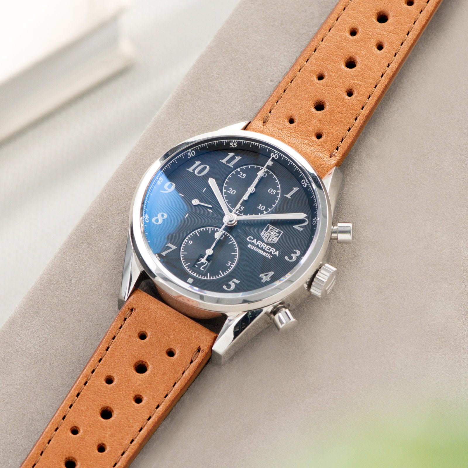 Chronograph watch with leather strap sale