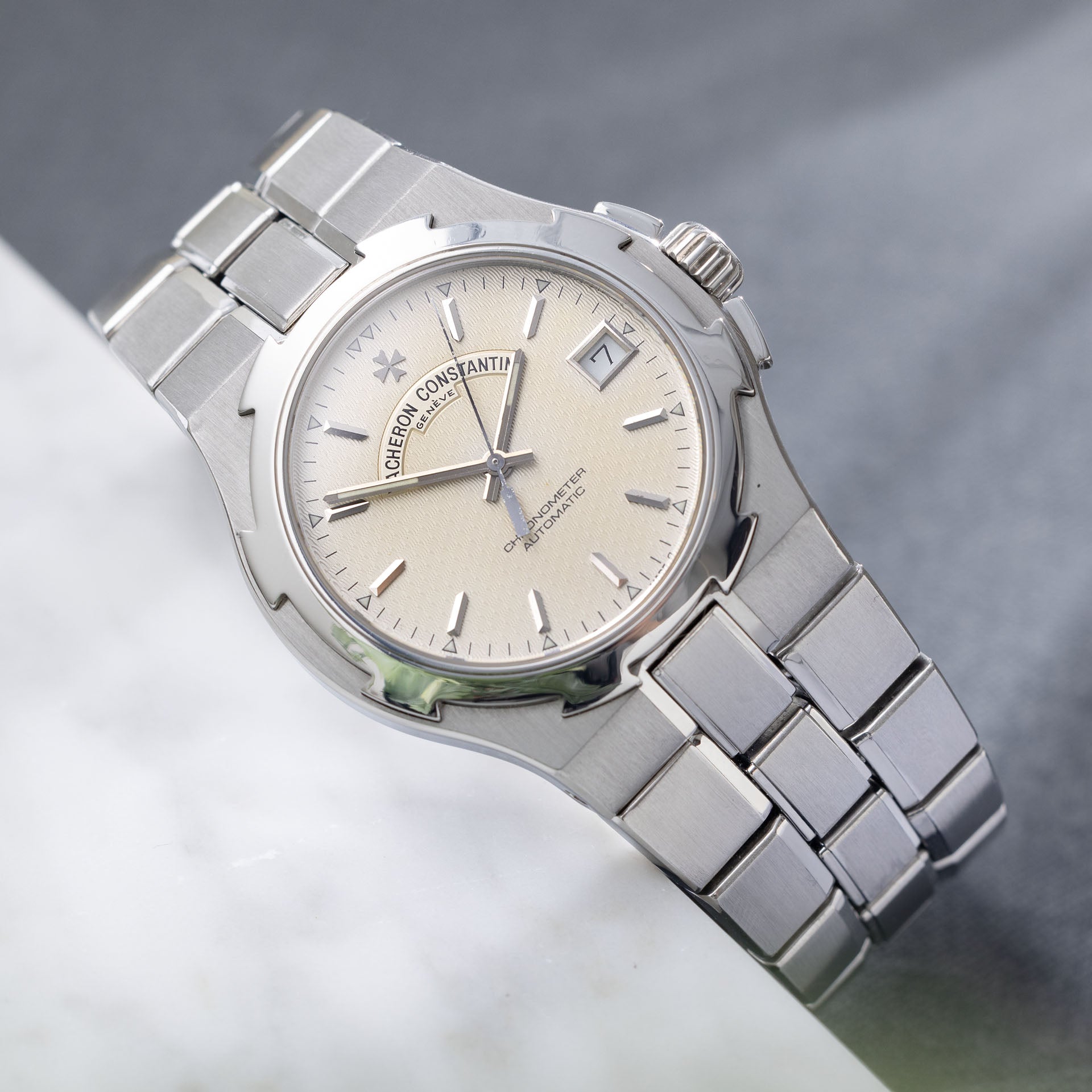 Vacheron Constantin Overseas 42042 Großes Modell in Stahl