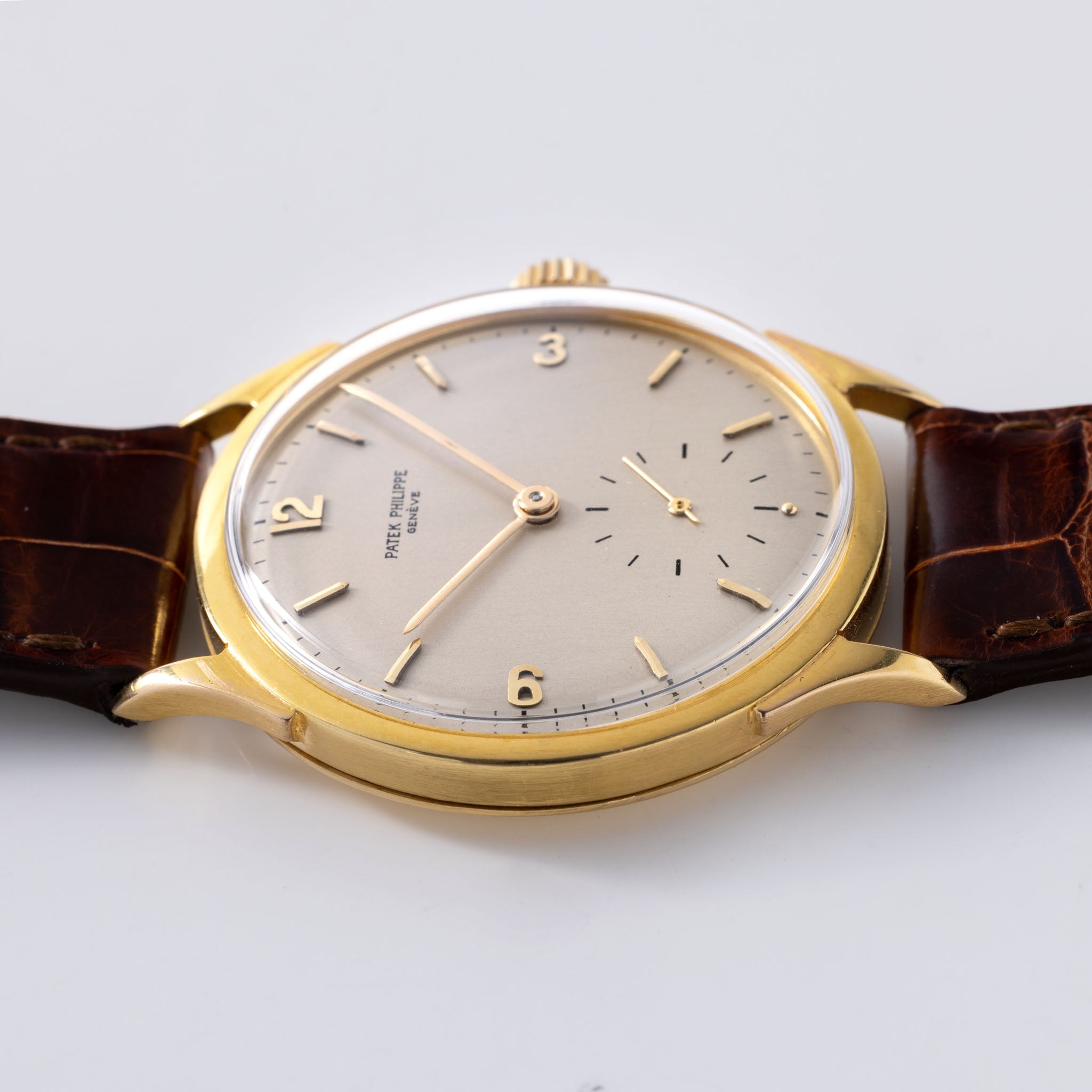 Patek Philippe Calatrava 1589 yellow gold with extract of the archives