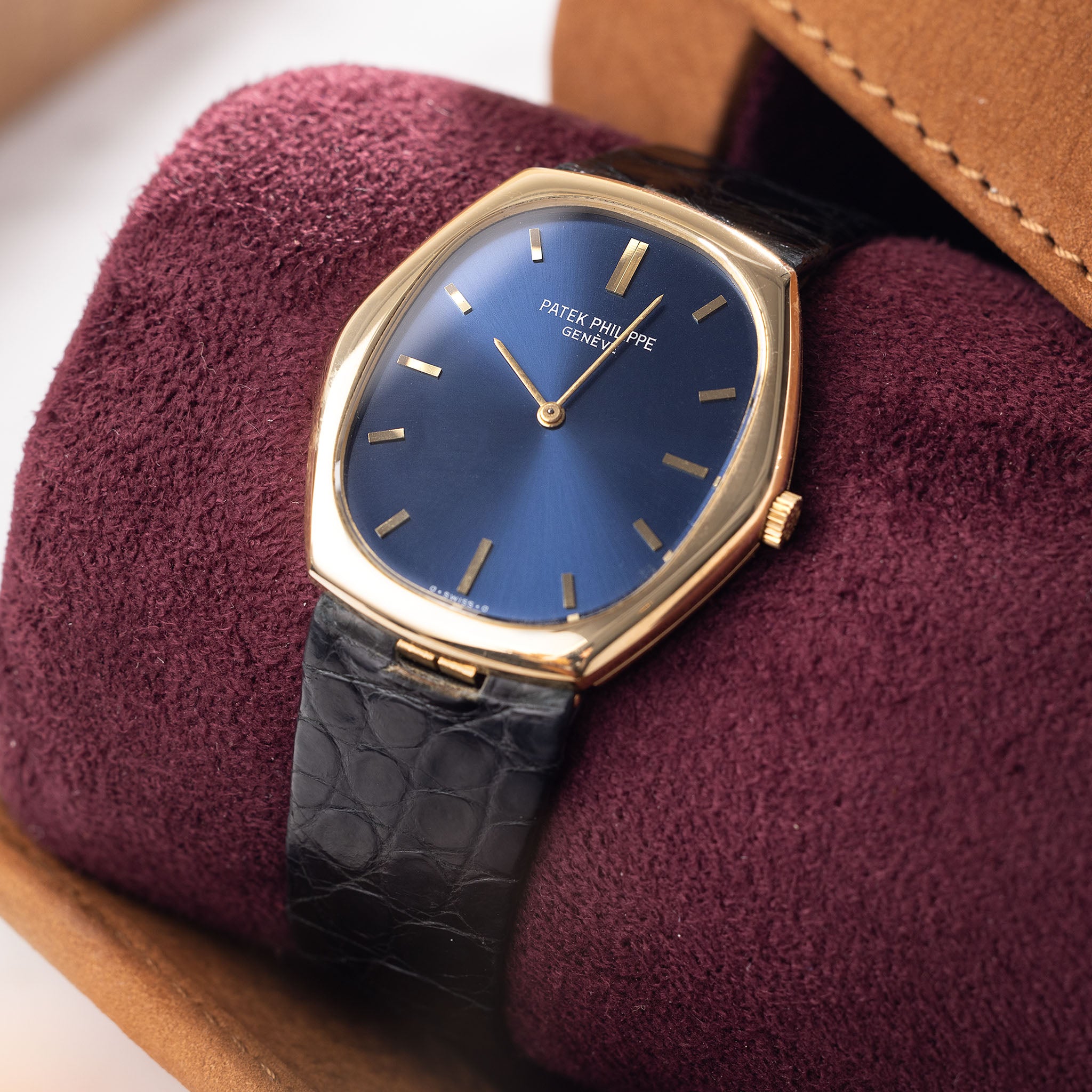 Patek Philippe Ellipse 3858 18 Karat Gelbgold, blaues Zifferblatt