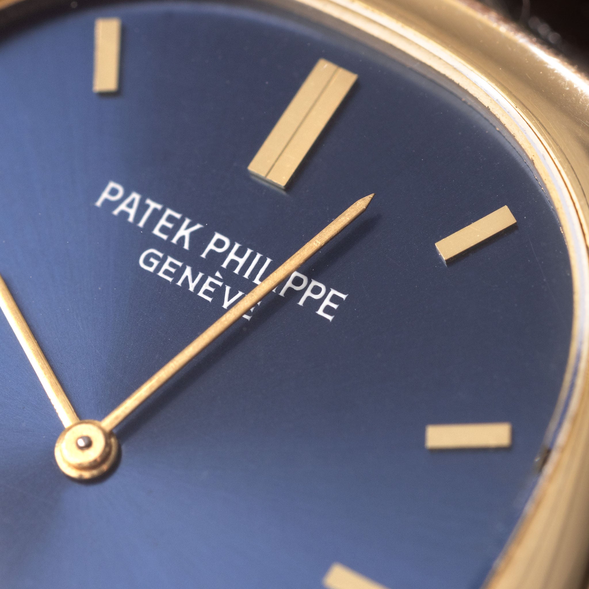 Patek Philippe Ellipse 3858 18 Karat Gelbgold, blaues Zifferblatt