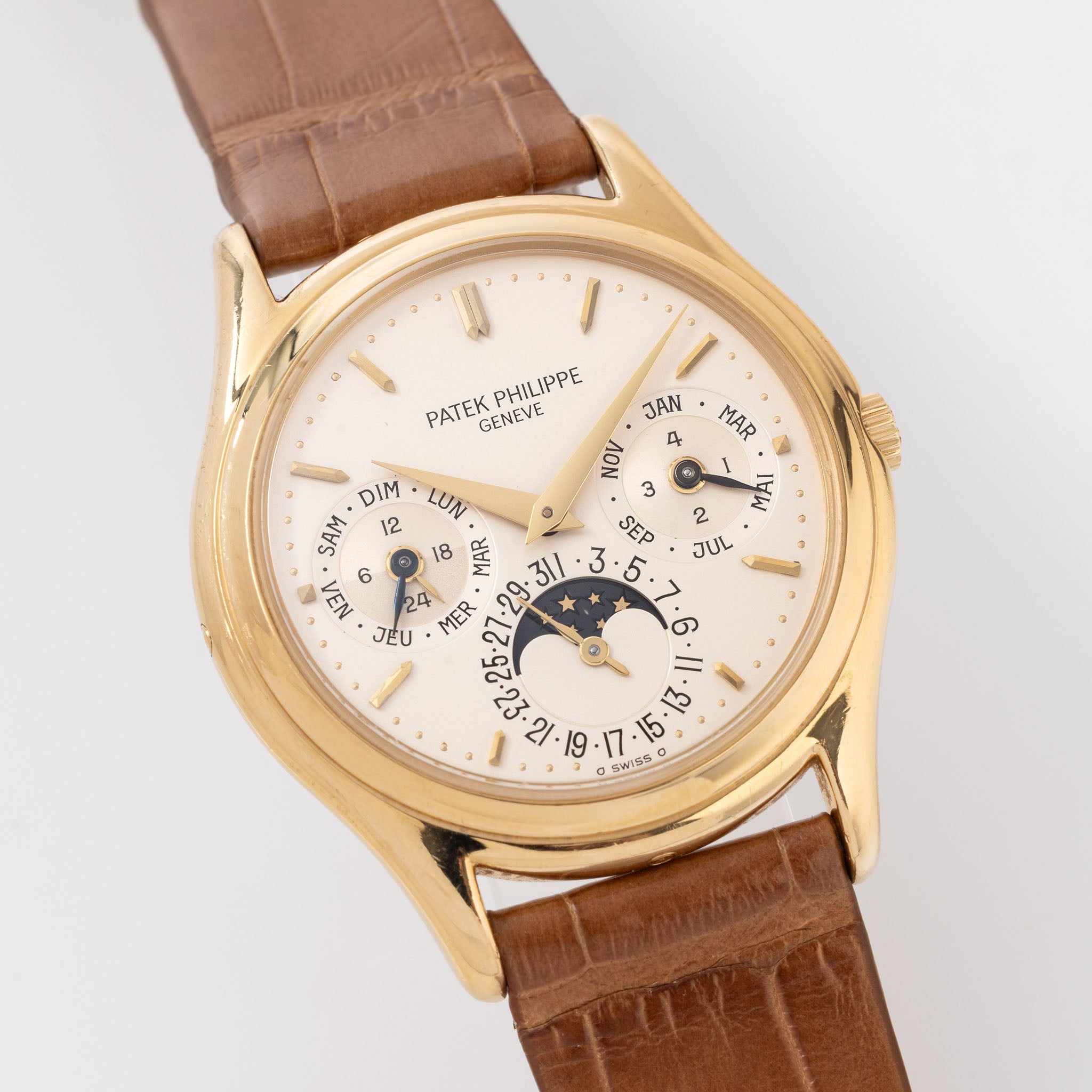 Patek Philippe Perpetual Calendar 3940J Early Second Series in 18k yellow gold with Extract of the Archives and Box