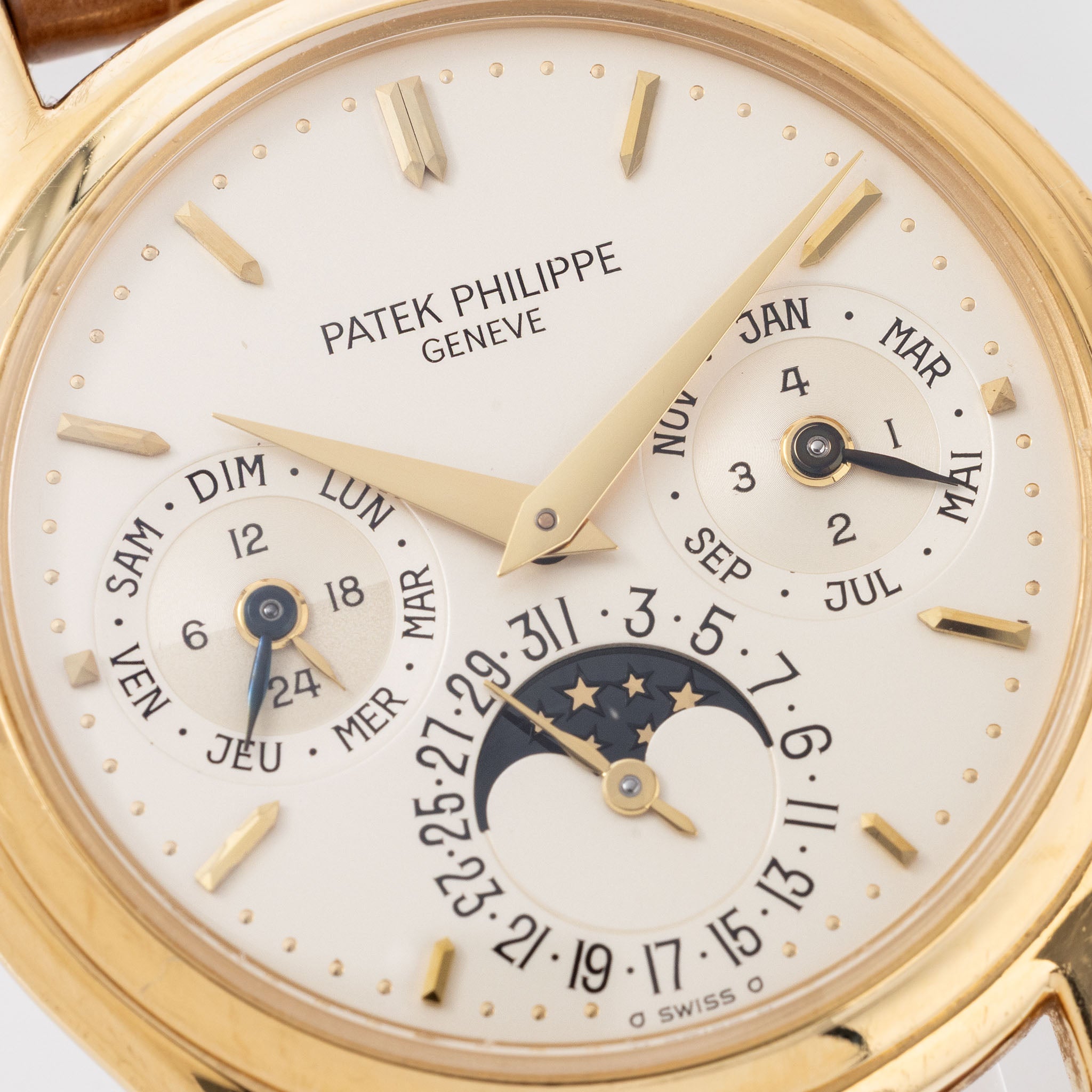 Patek Philippe Perpetual Calendar 3940J Early Second Series in 18k yellow gold with Extract of the Archives and Box