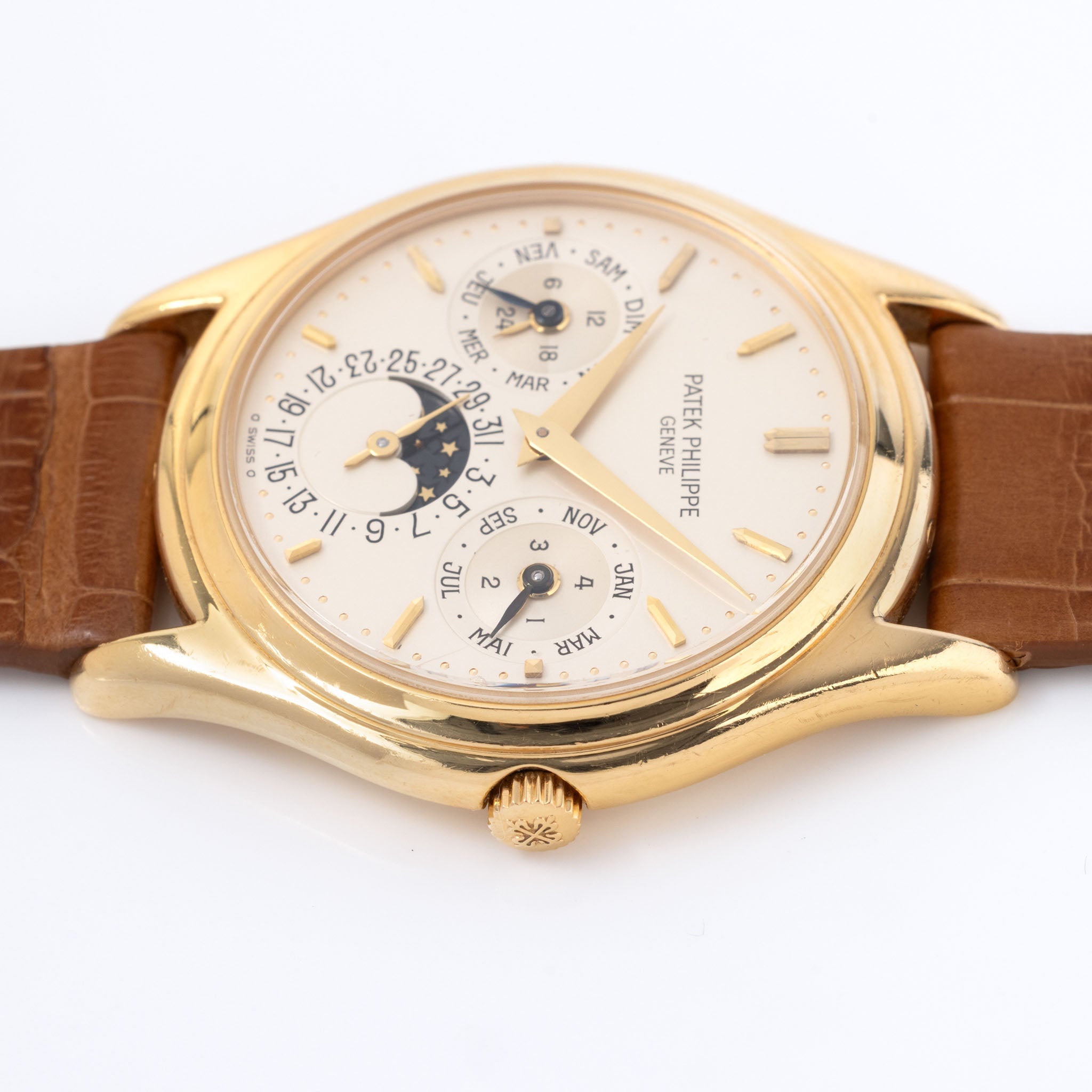 Patek Philippe Perpetual Calendar 3940J Early Second Series in 18k yellow gold with Extract of the Archives and Box
