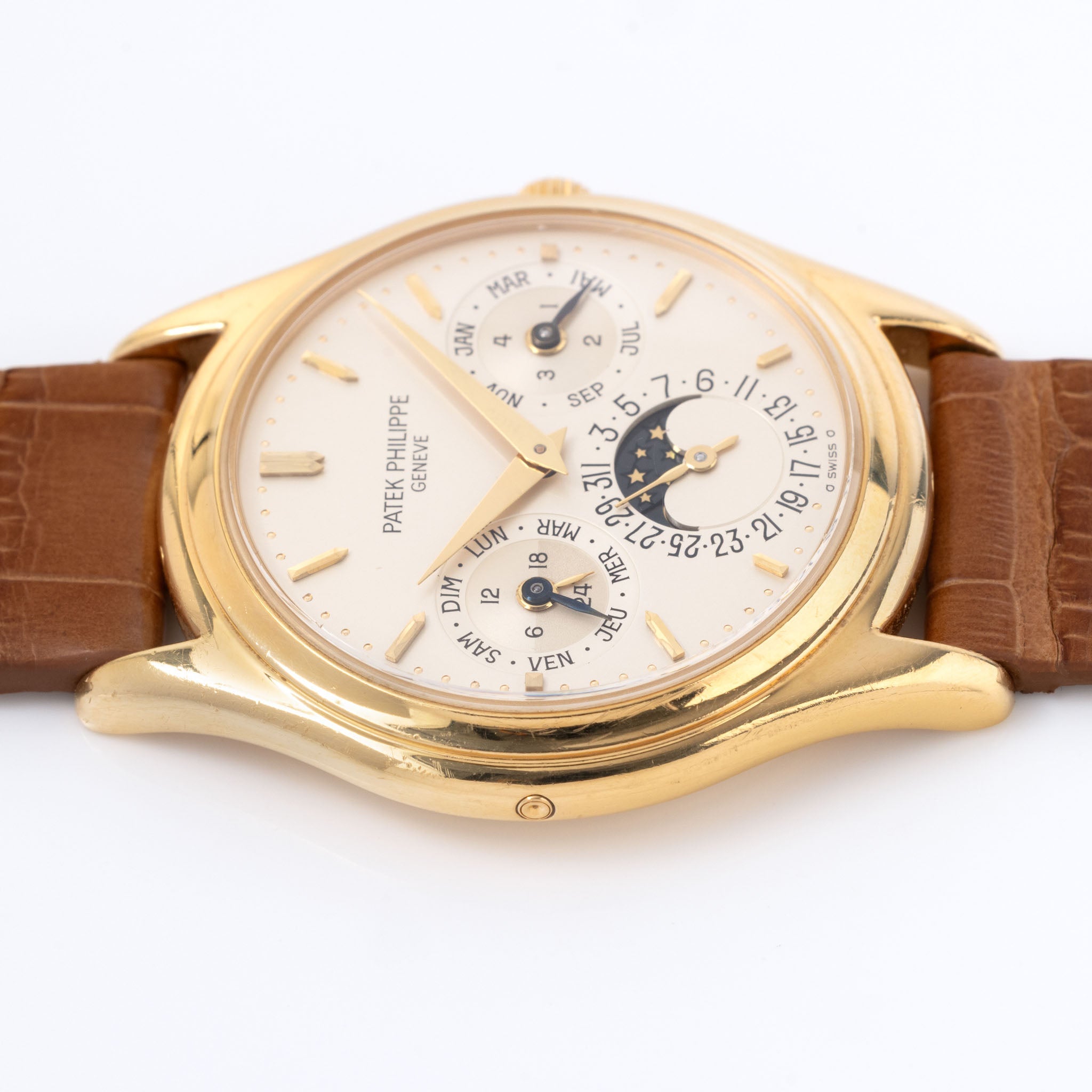 Patek Philippe Perpetual Calendar 3940J Early Second Series in 18k yellow gold with Extract of the Archives and Box