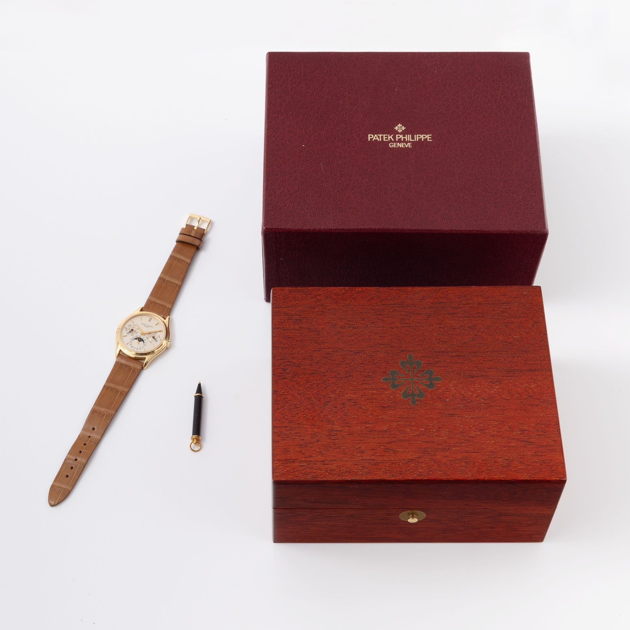 Patek Philippe Perpetual Calendar 3940J Early Second Series in 18k yellow gold with Extract of the Archives and Box
