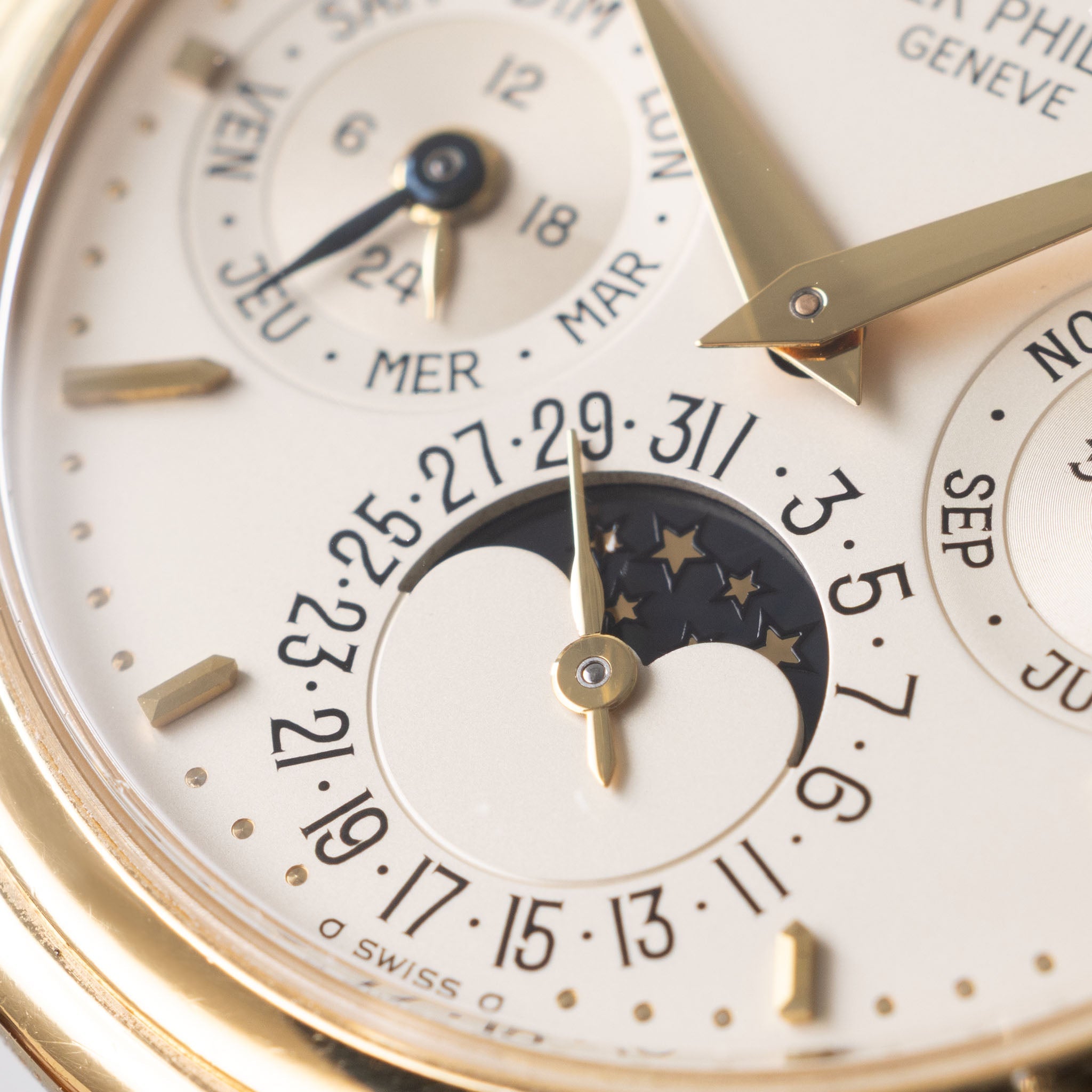 Patek Philippe Perpetual Calendar 3940J Early Second Series in 18k yellow gold with Extract of the Archives and Box