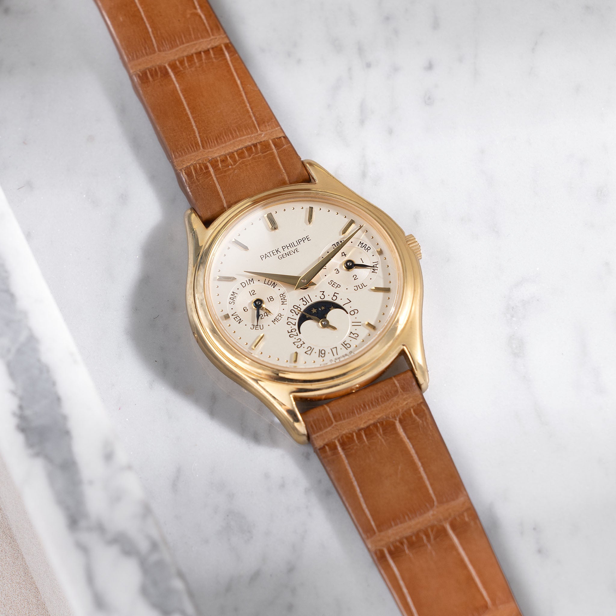 Patek Philippe Perpetual Calendar 3940J Early Second Series in 18k yellow gold with Extract of the Archives and Box