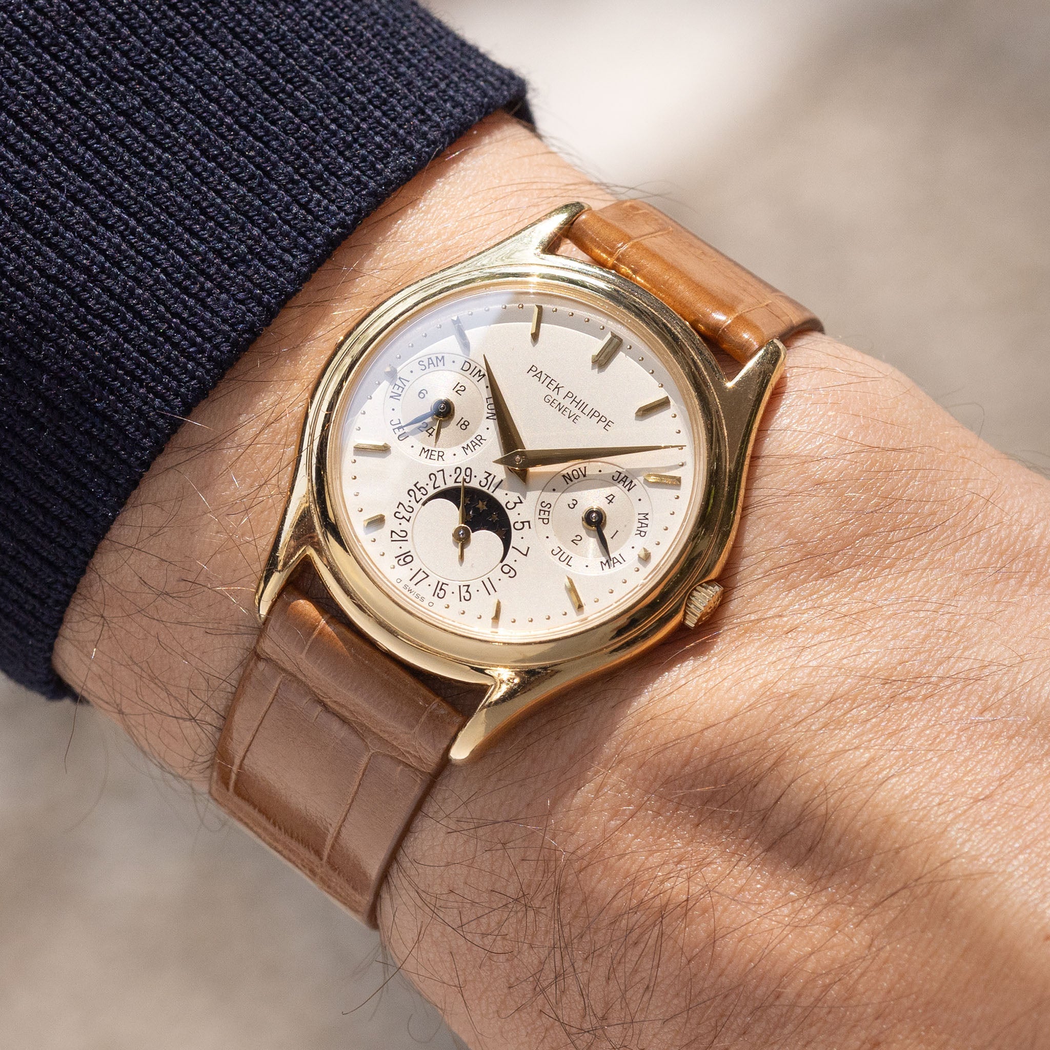 Patek Philippe Perpetual Calendar 3940J Early Second Series in 18k yellow gold with Extract of the Archives and Box