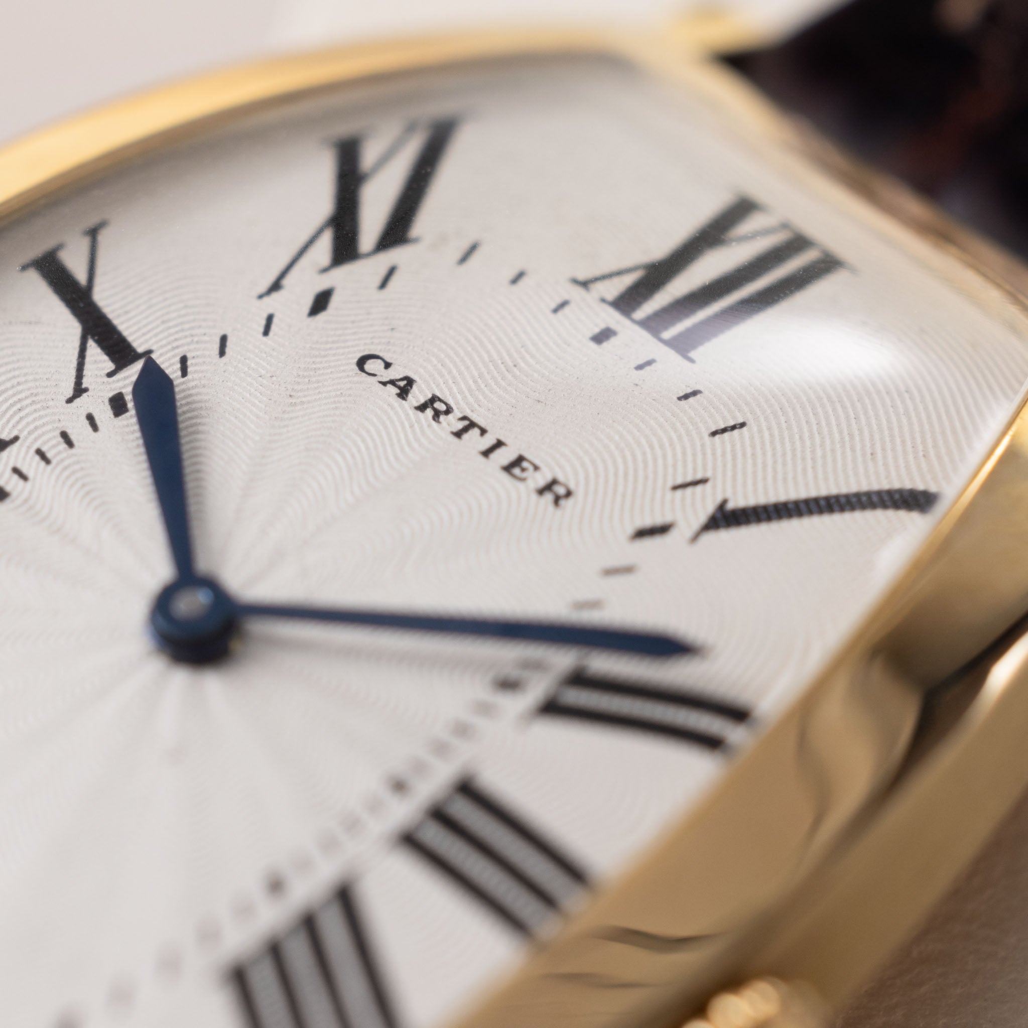 Cartier Paris Tonneau Jumbo 18 Karat Gelbgold