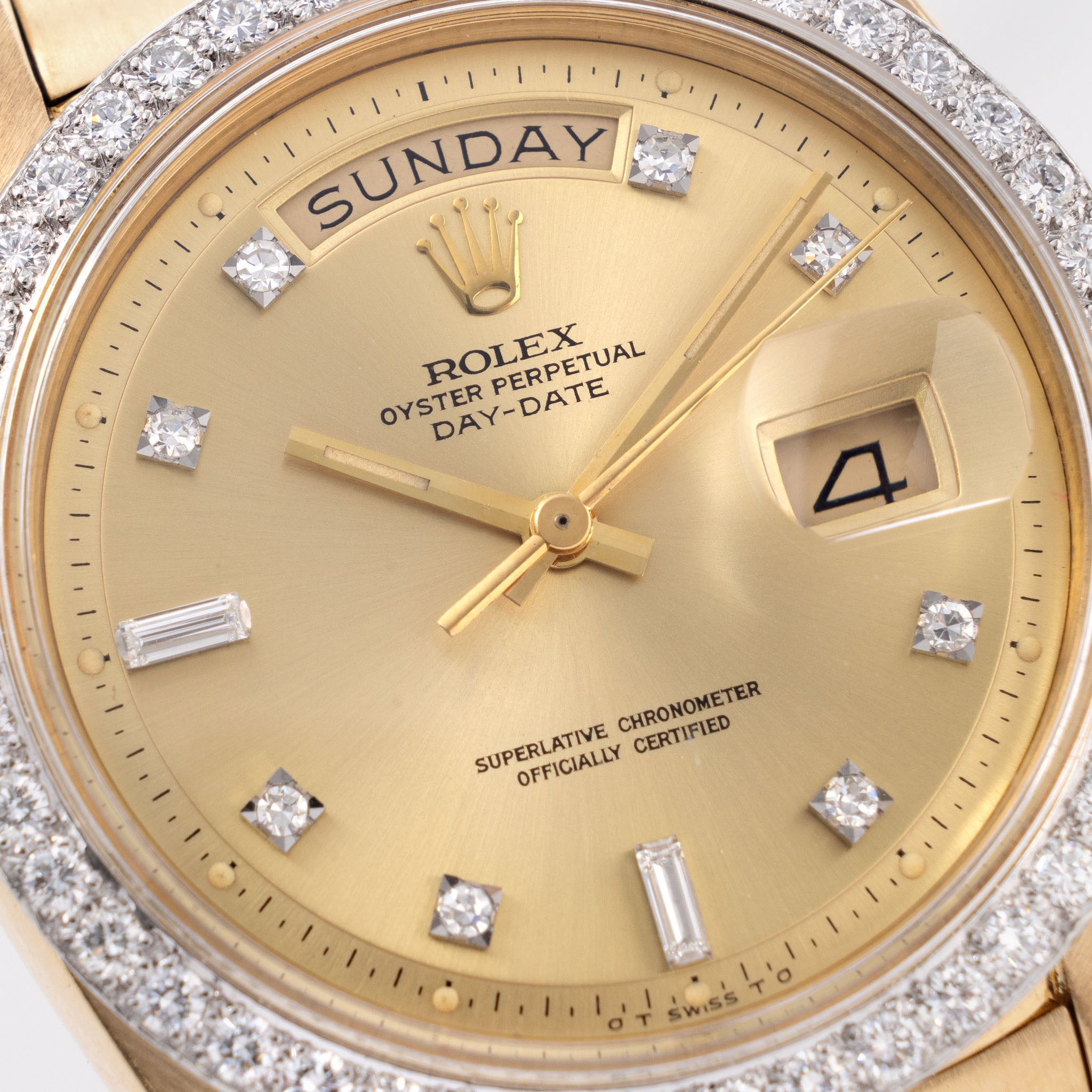 Rolex Day-Date Referenz 1804 mit Champagner Zifferblatt in 18 Karat Gelbgold und originalem Diamantenbesatz