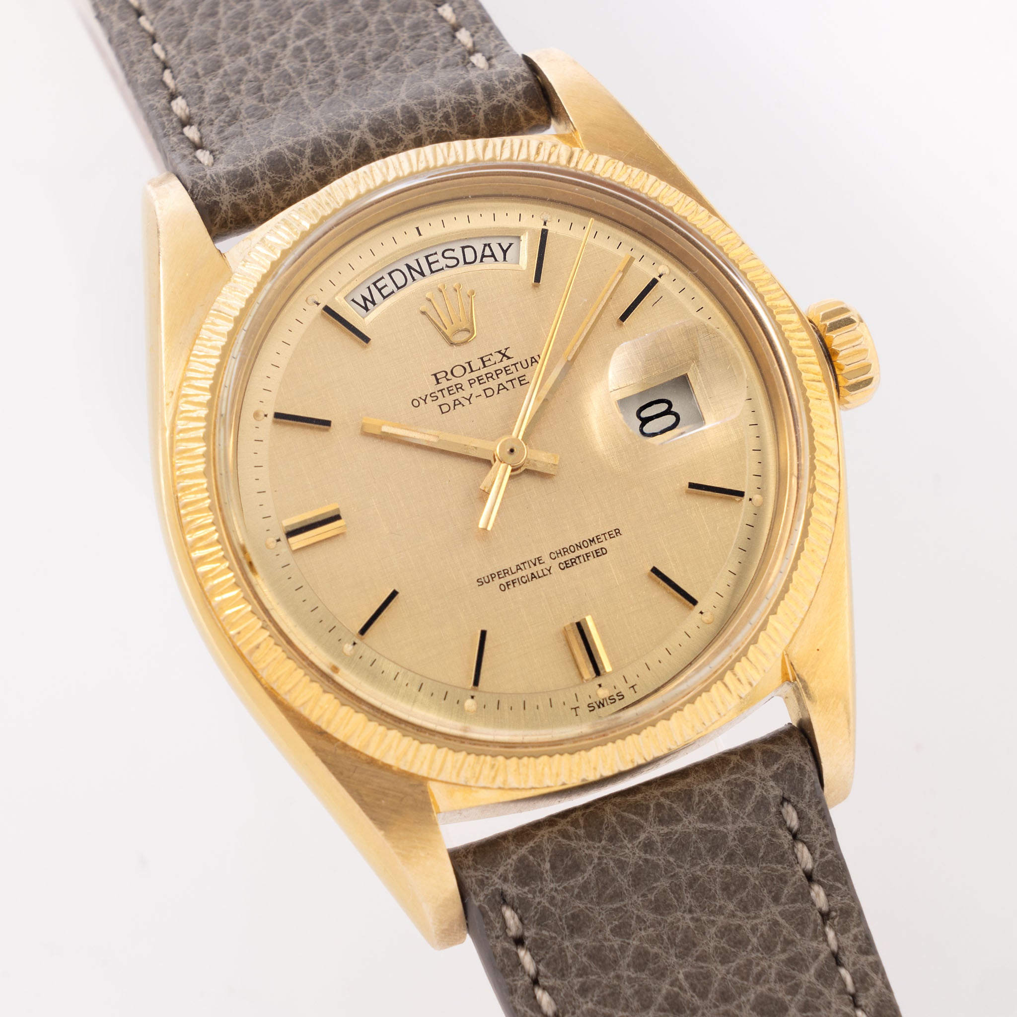 Rolex Day-Date Referenz 1807 mit seltenem Bark Finish und goldenem Linen Zifferblatt