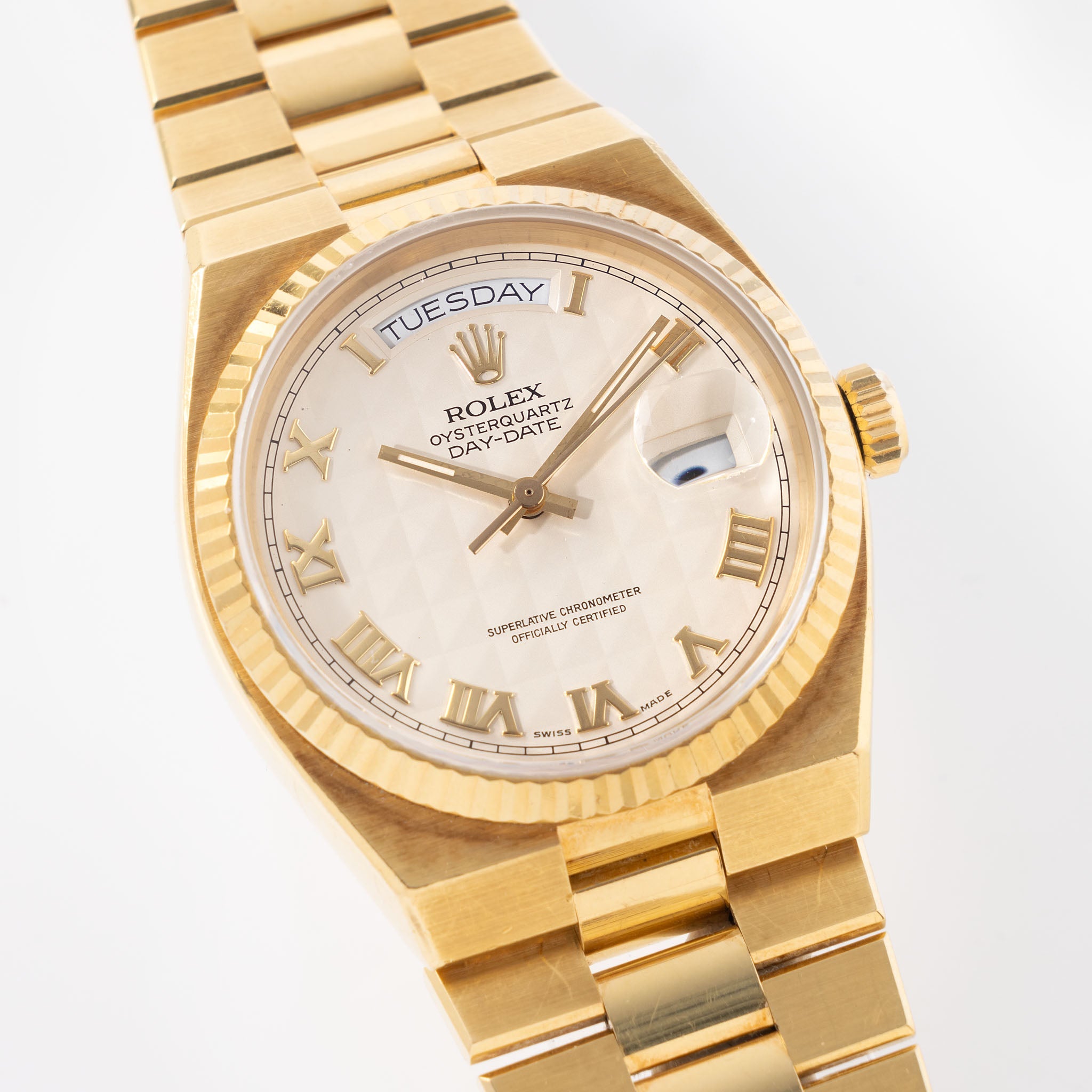 Rolex Day-Date Oysterquartz White "Pyramid Dial" in 18k Yellow Gold Ref. 19018 with Original Guarantee Papers and Accessories