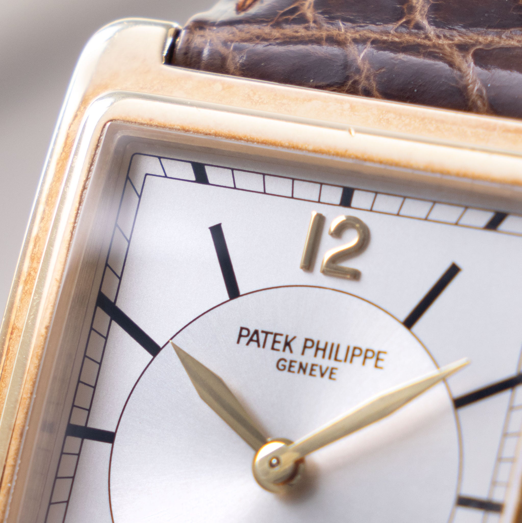 Patek Philippe Gondolo in 18k Yellow Gold Ref. 5010J with Original Certificate of Origin