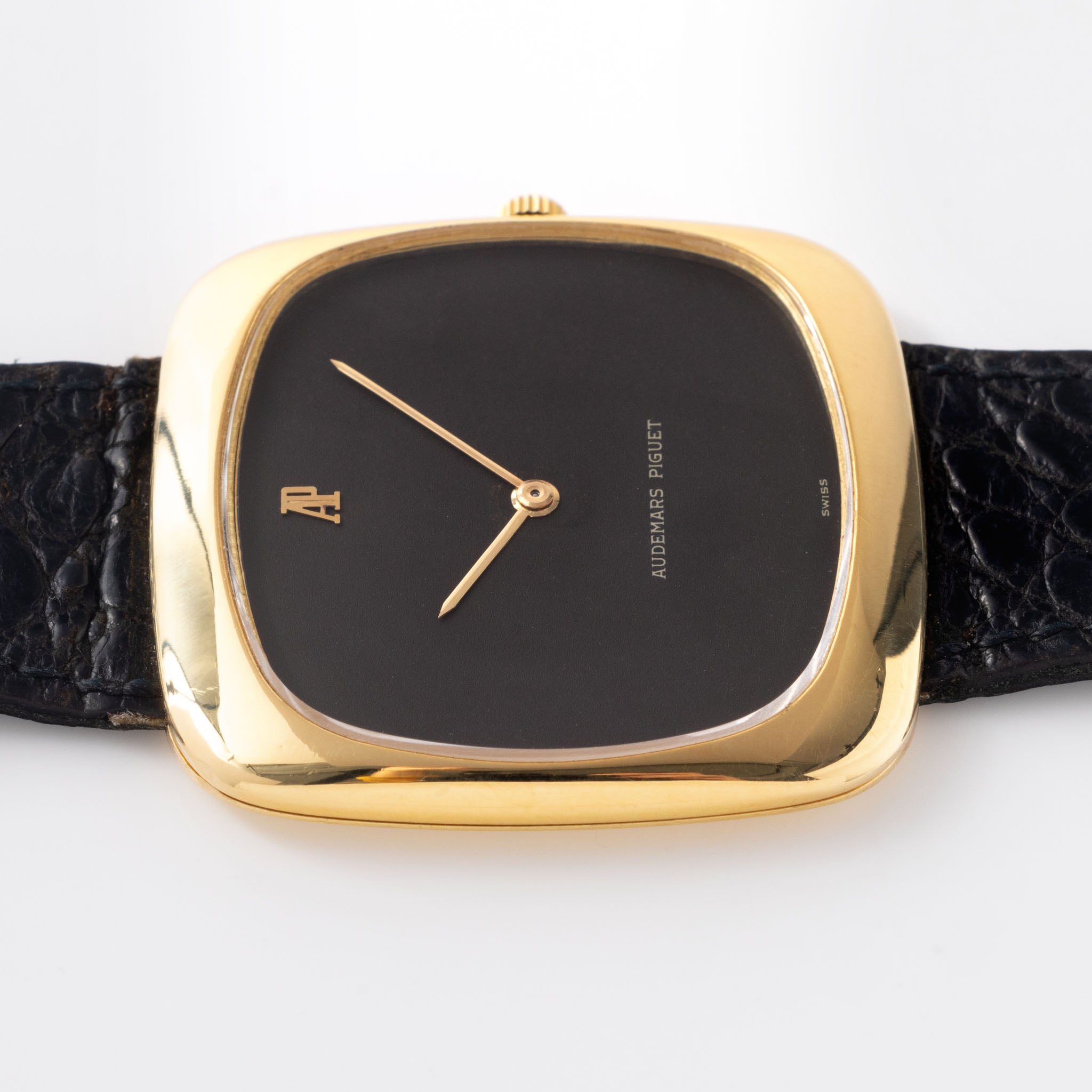 Audemars  Piguet  "Coussin " 18 k yellow gold Dresswatch “ultra thin “