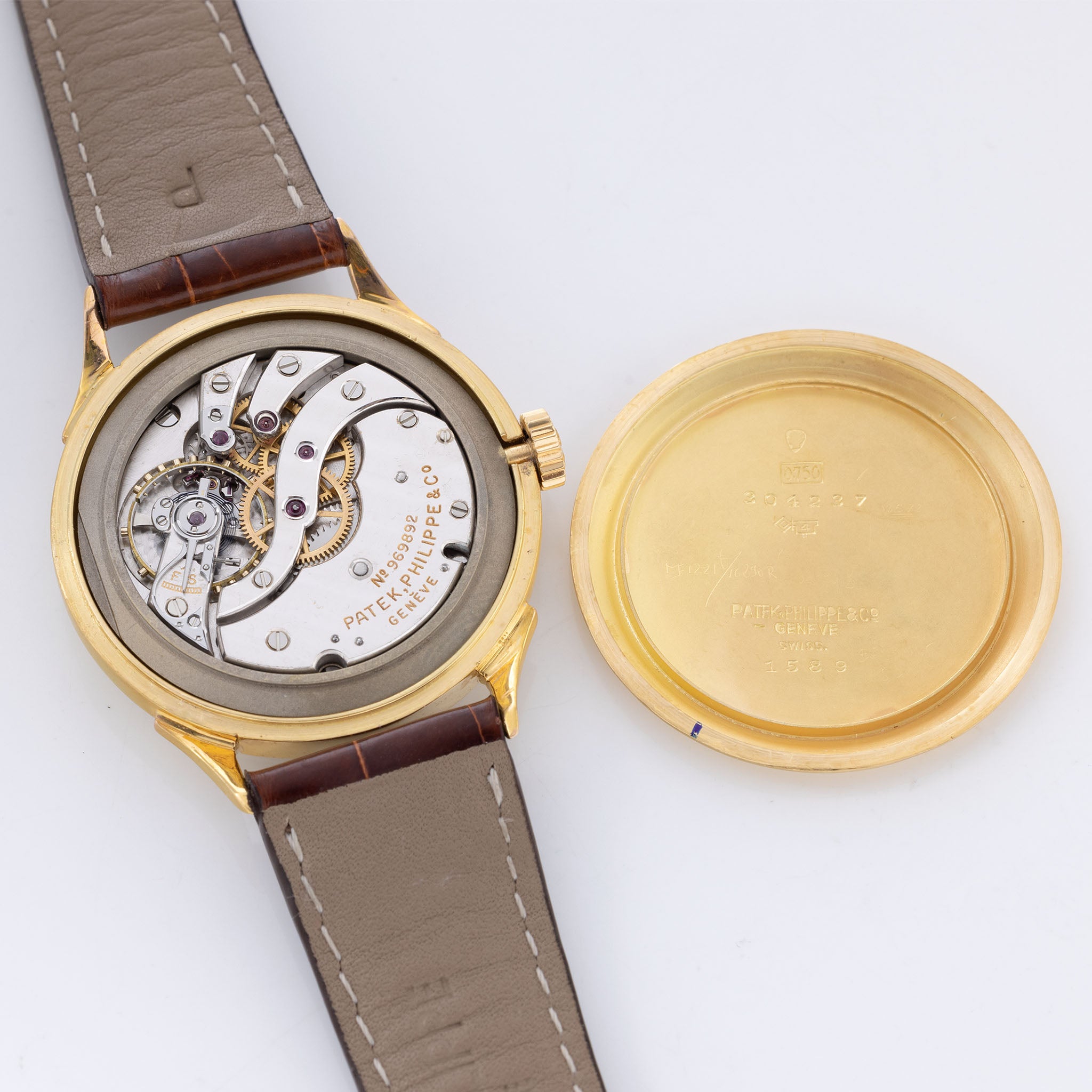 Patek Philippe Calatrava 1589 yellow gold with extract of the archives